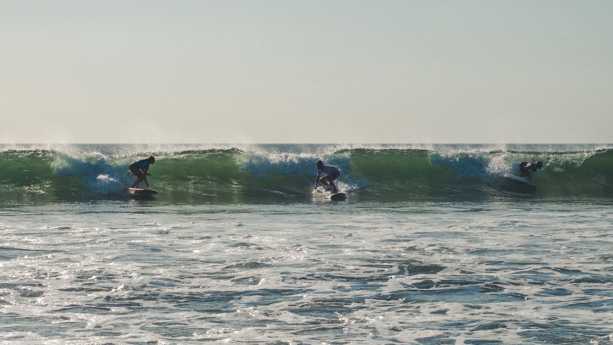 mimi fait du surf a tamarindo