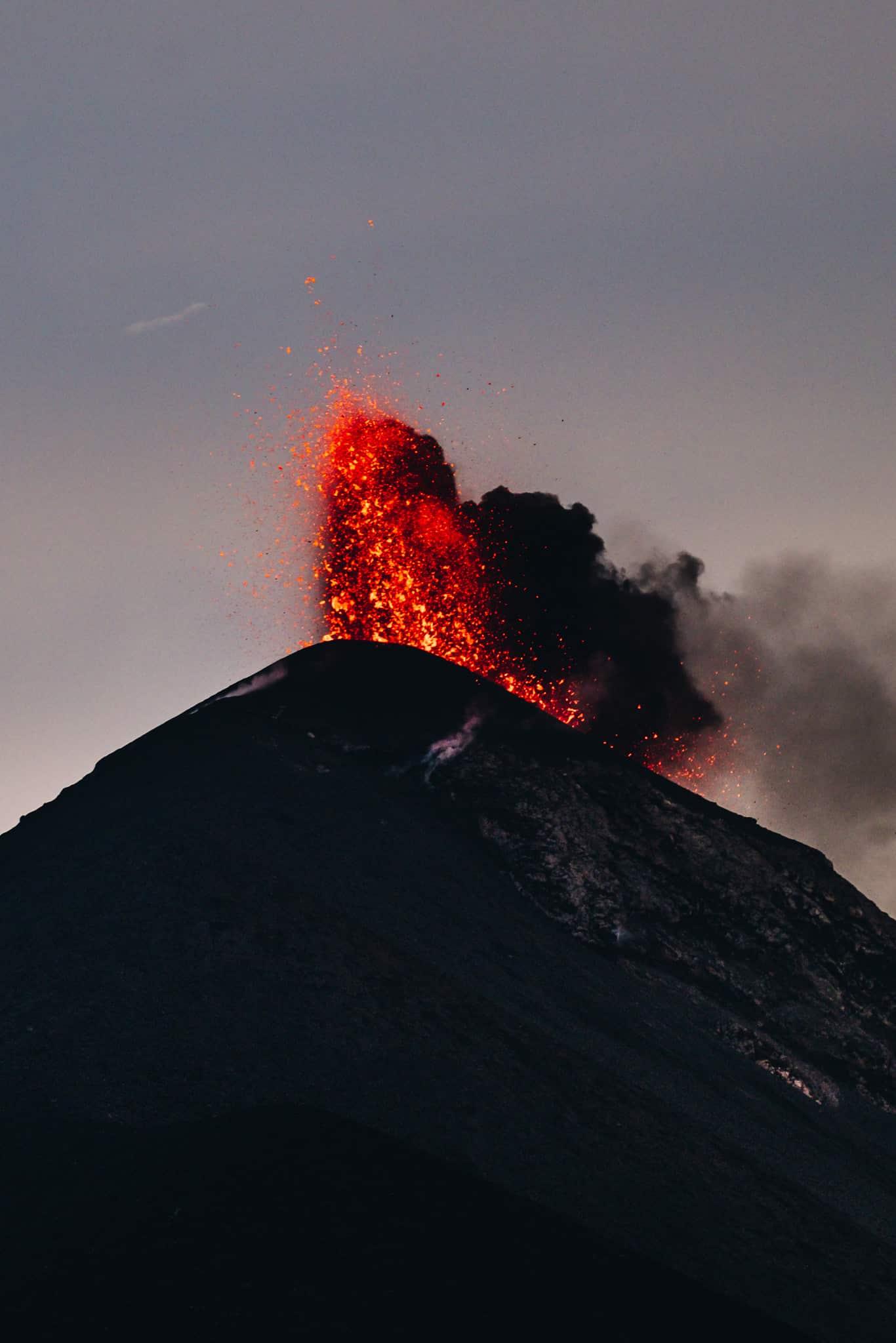 explosion de lave fuego