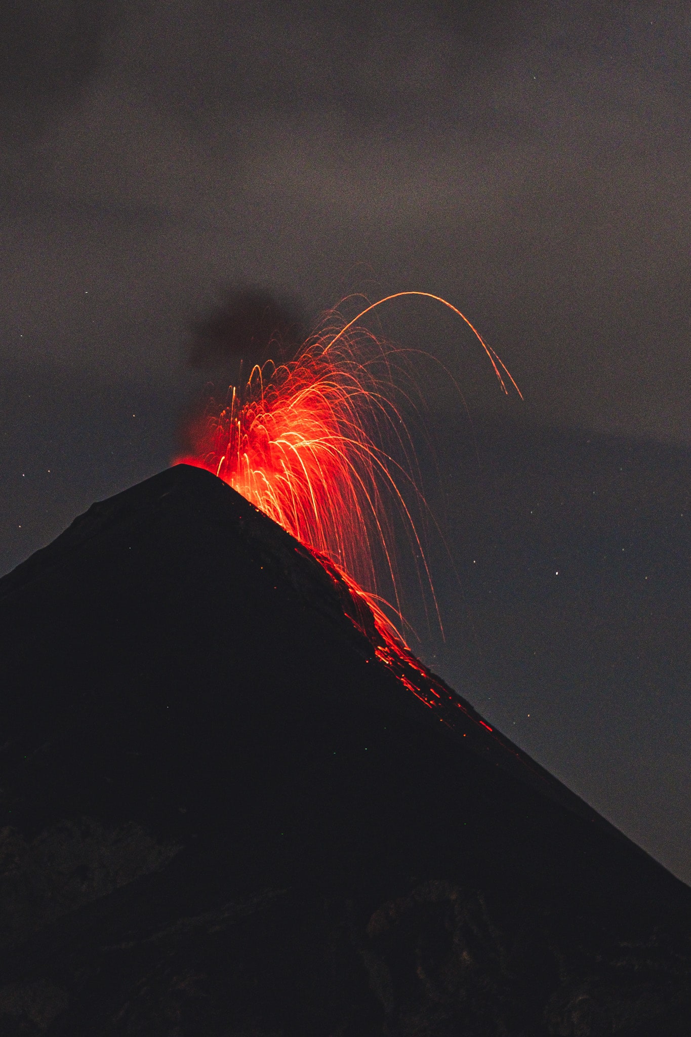 feu d'artifice volcan acatenango