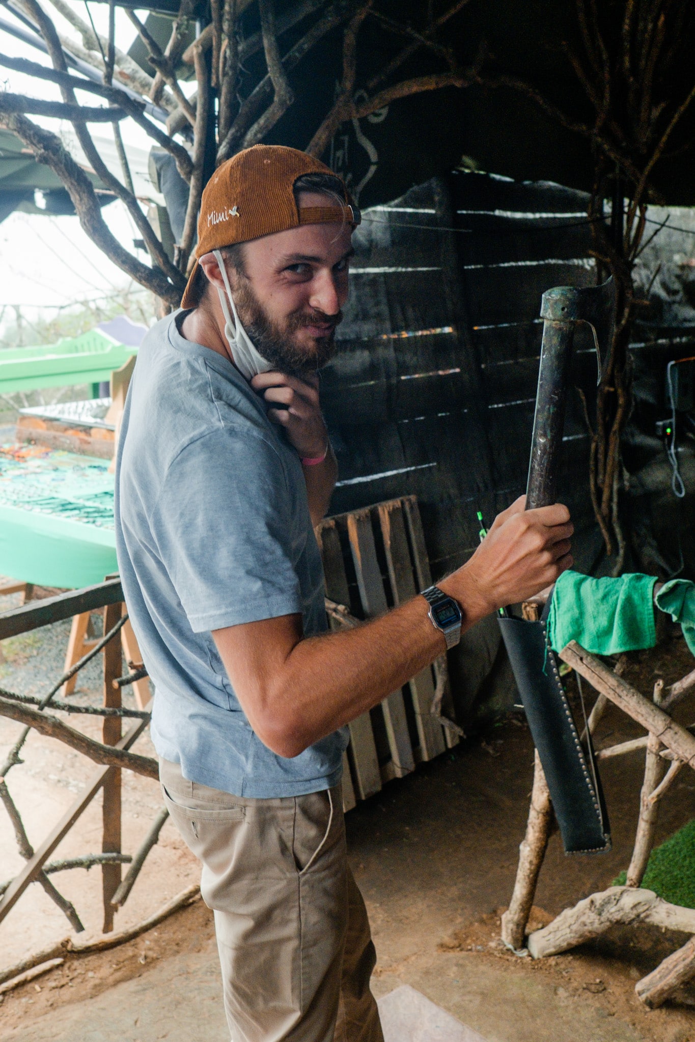 Mimi lance des haches