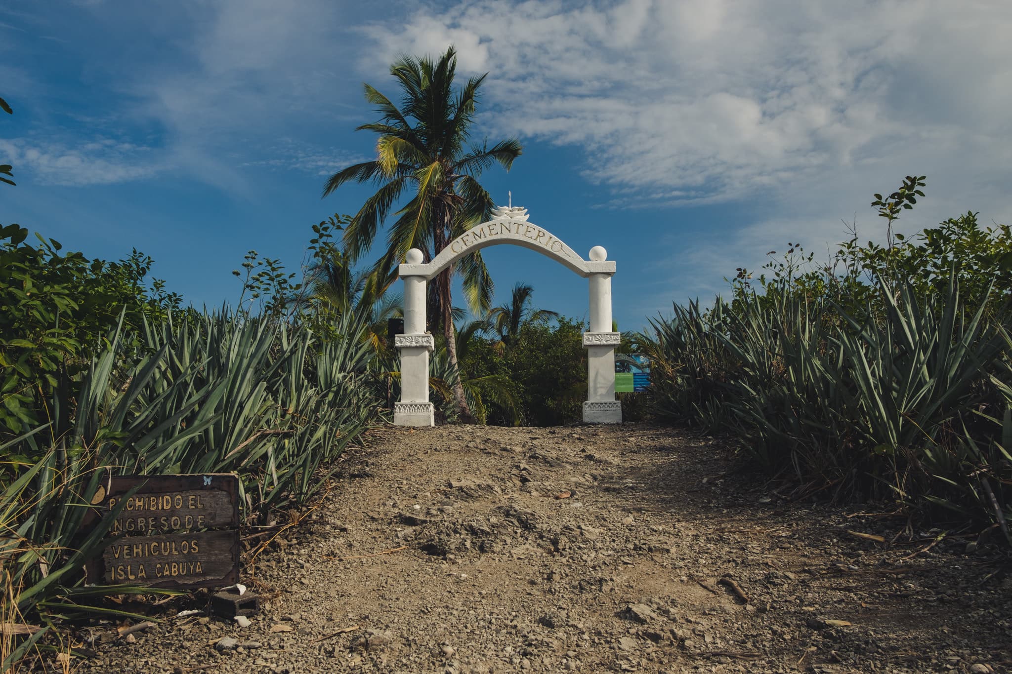 Que Lindo !, Isla Cementerio de Cabuya