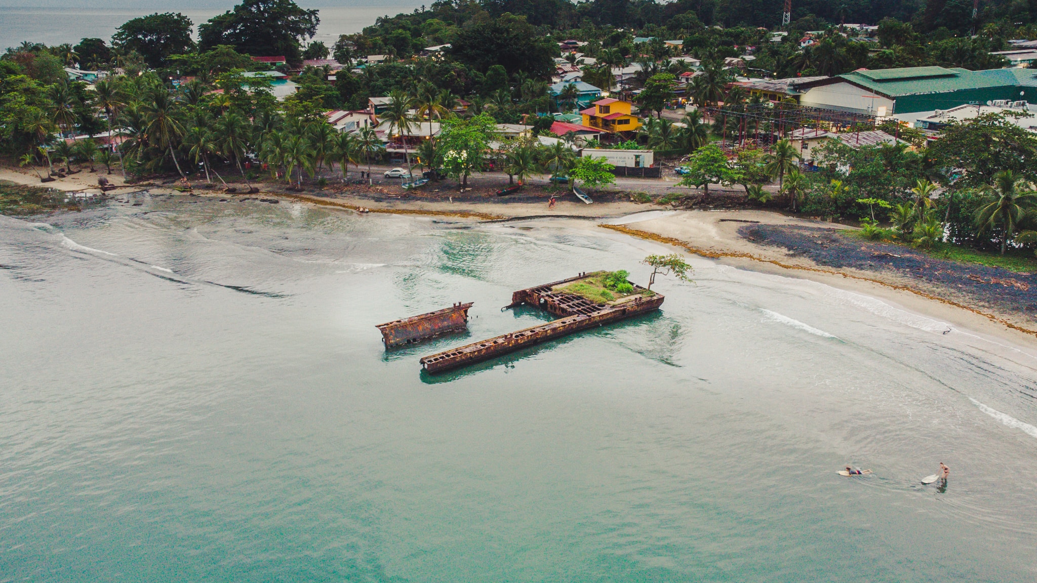 surfeurs playa negra puerto viejo costa rica