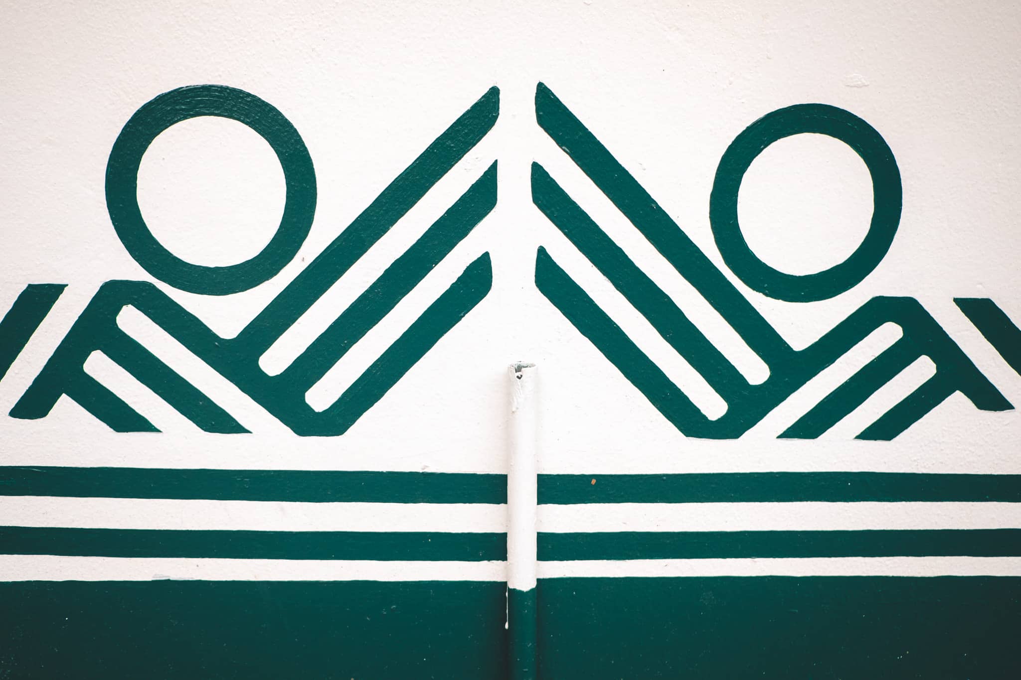 signes maya sur les murs de flores