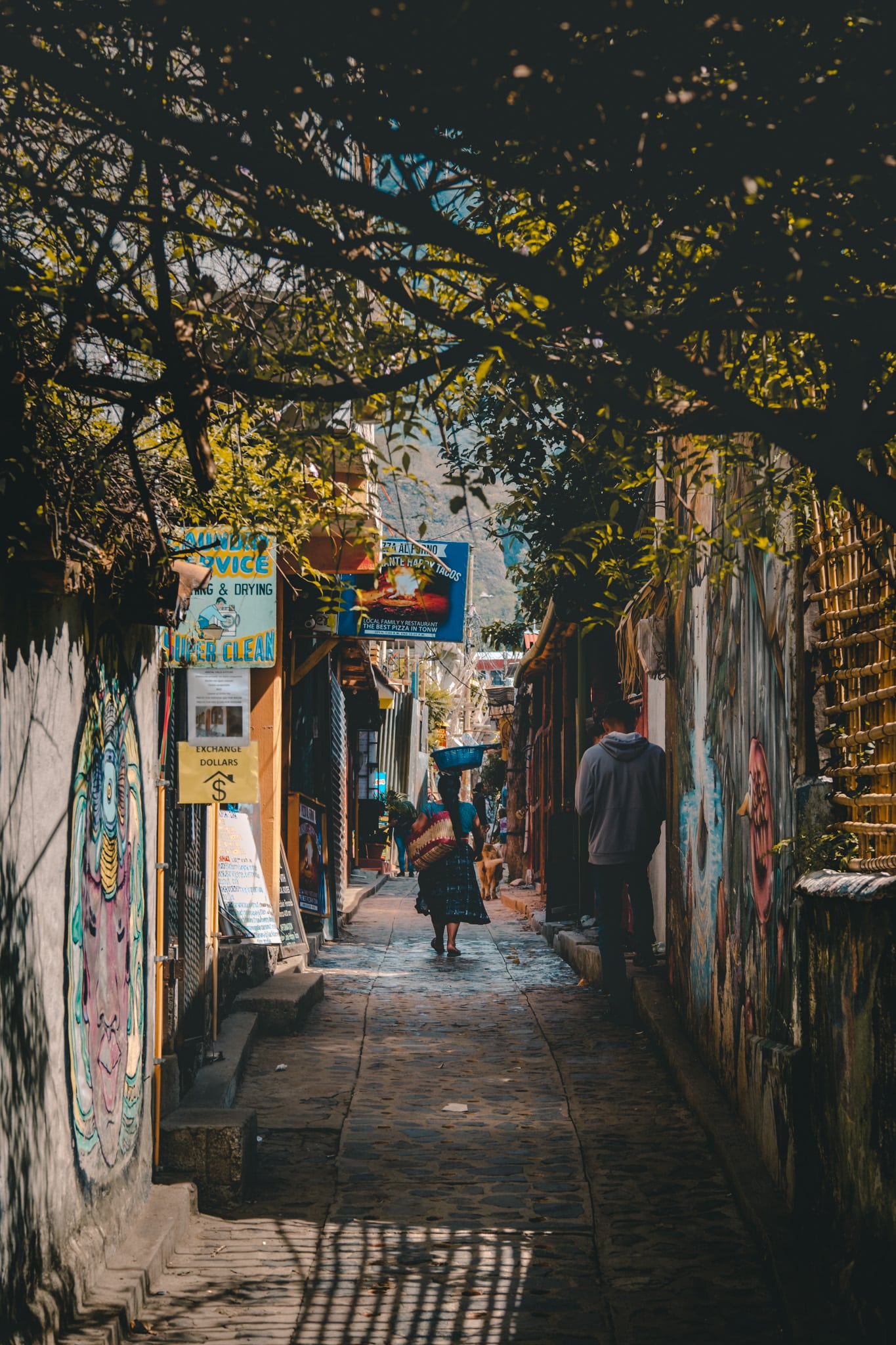 dans les rues de San Marcos de la Laguna