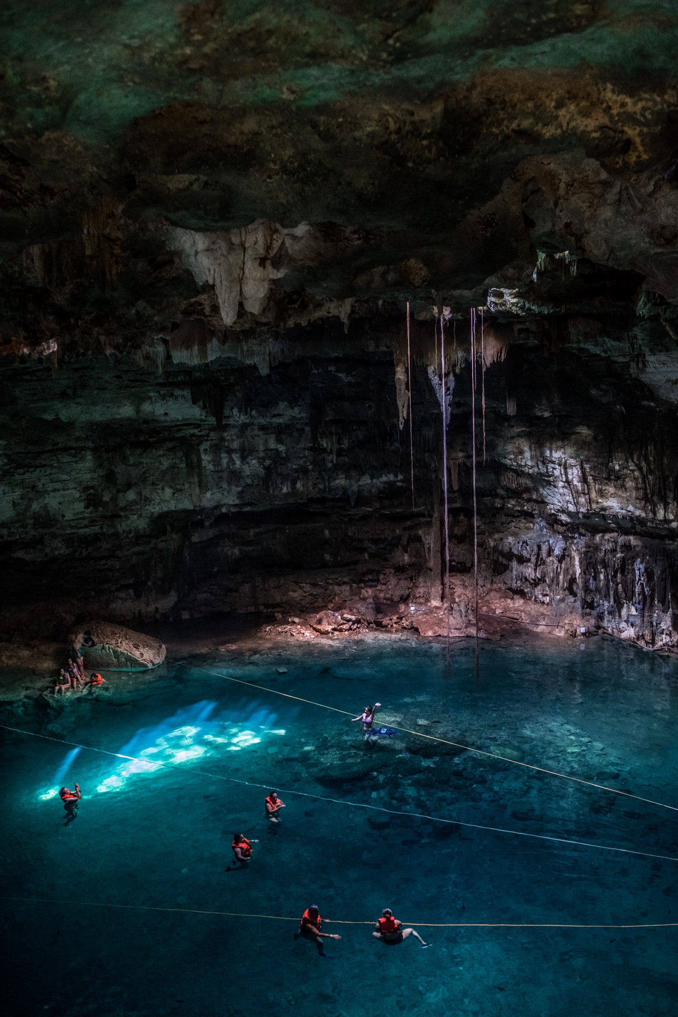 Une piscine souterraine géant