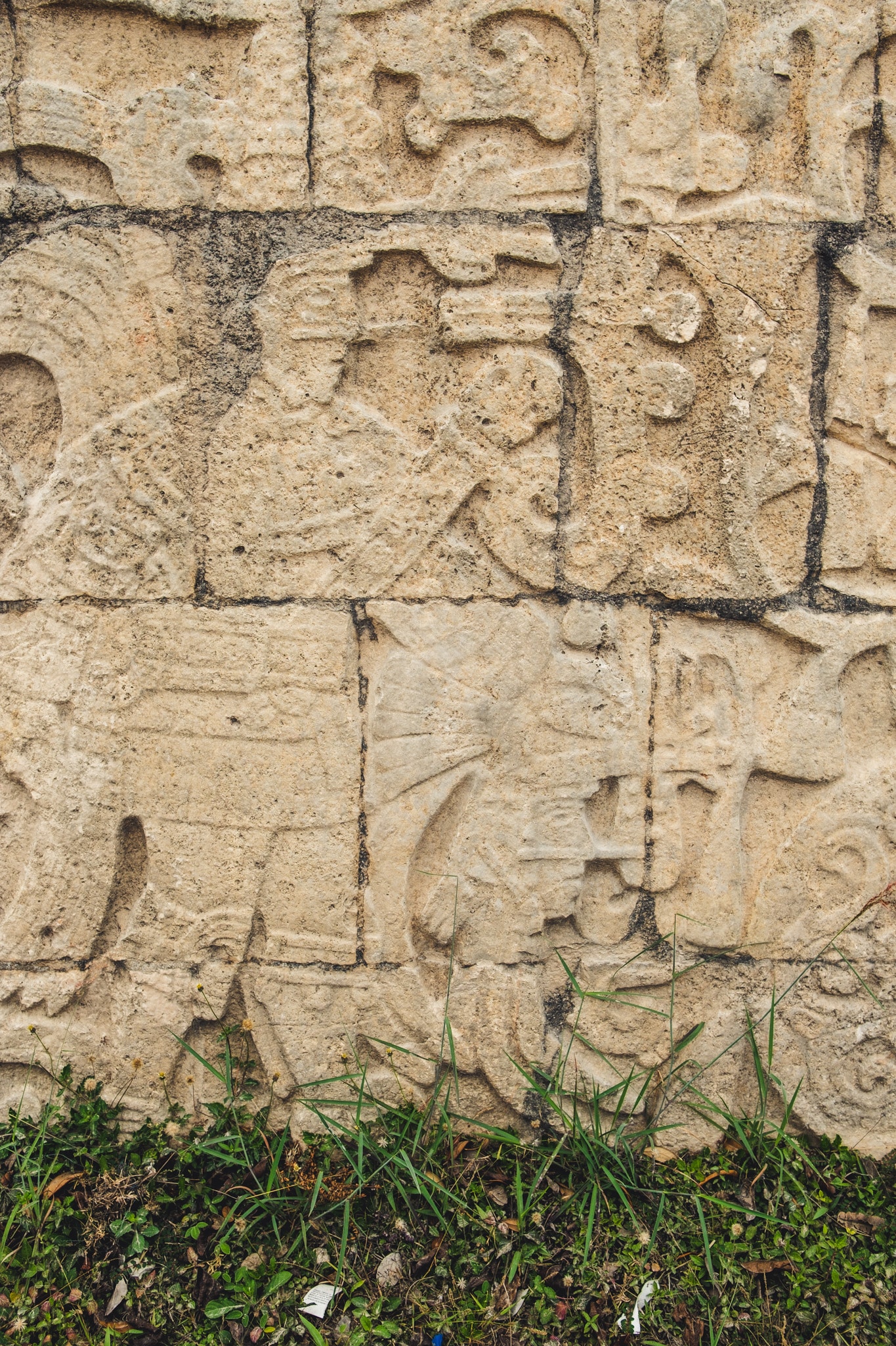 bas reliefs chichen itza