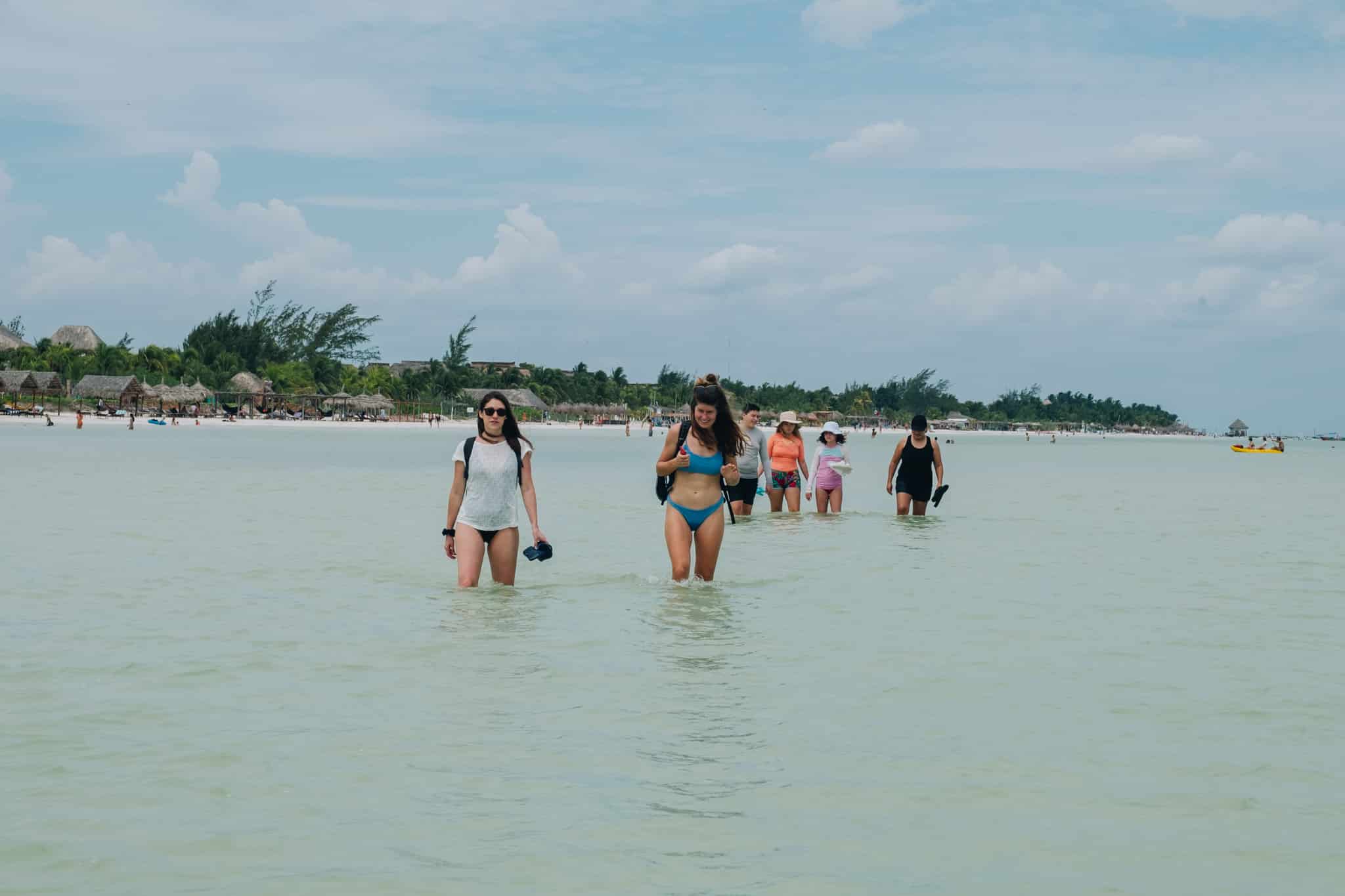 Des promeneurs inconscients de coup de soleil