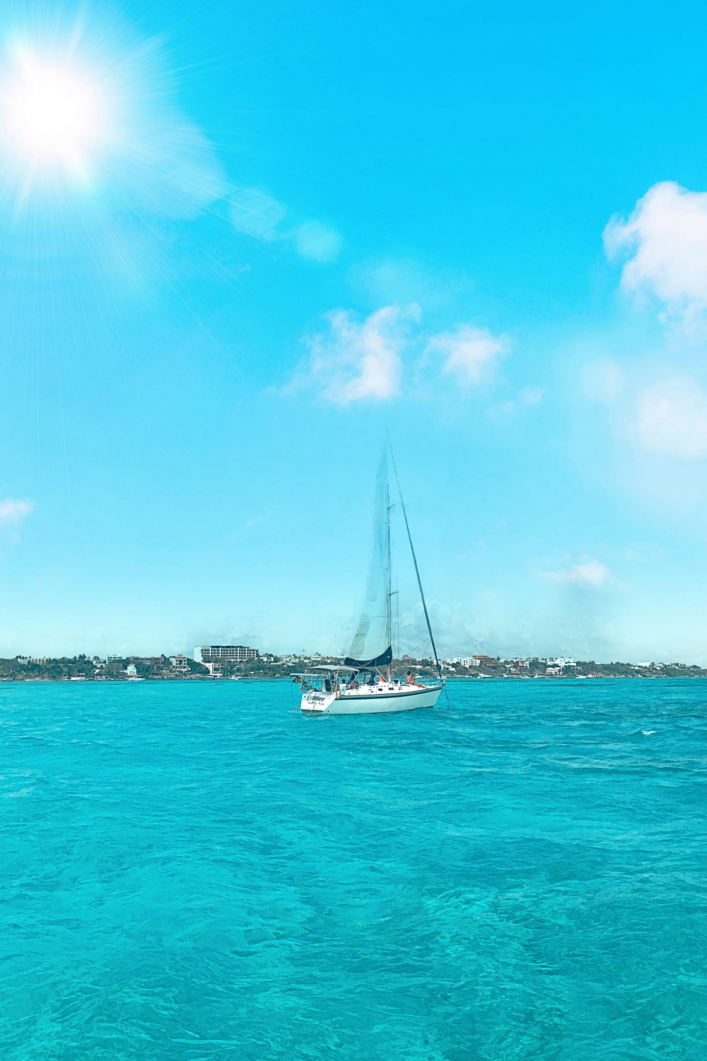 Petit voilier à Isla