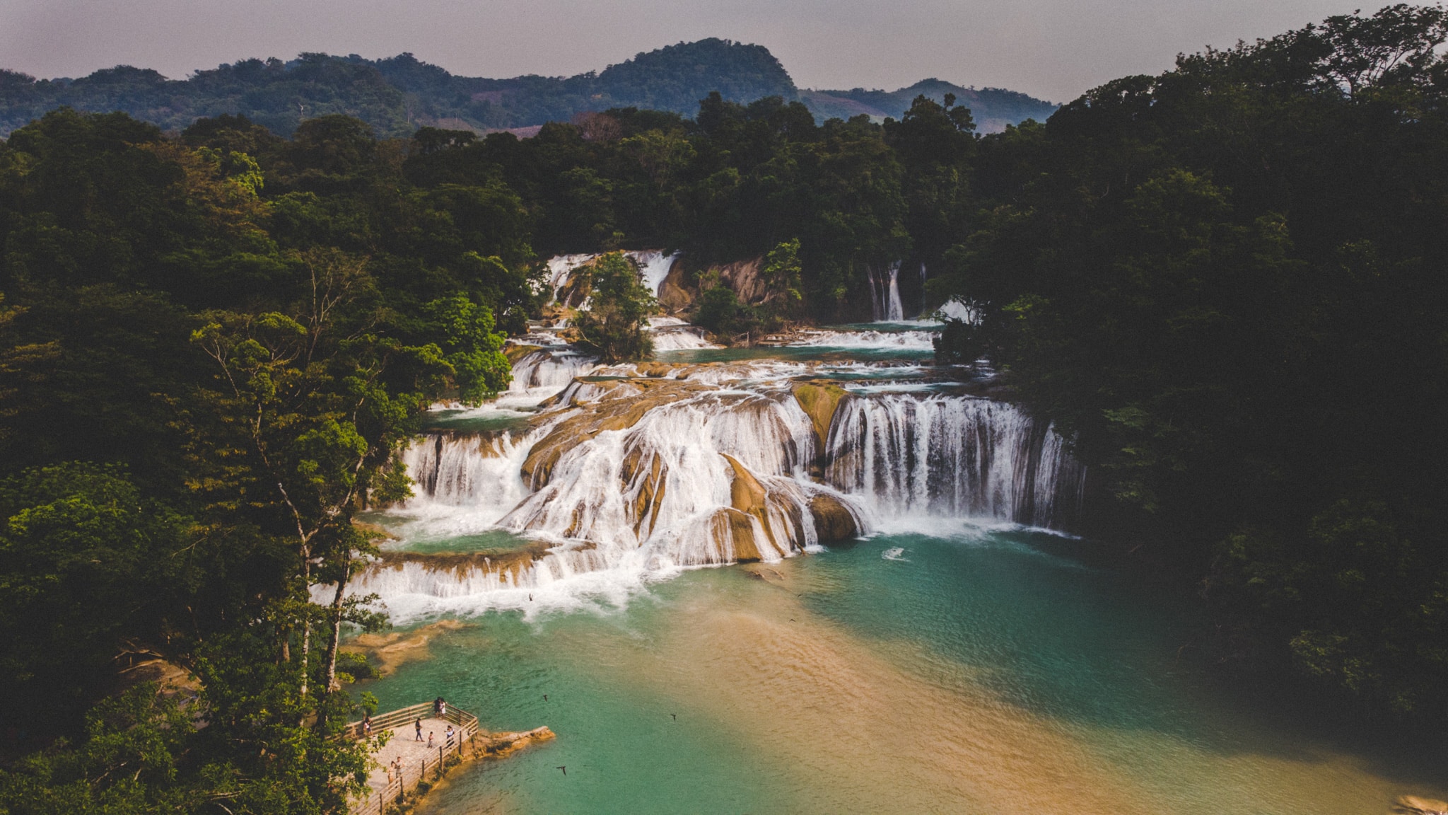 Les cascades de Aqua Azul vue en drone, Palenque Mexique
