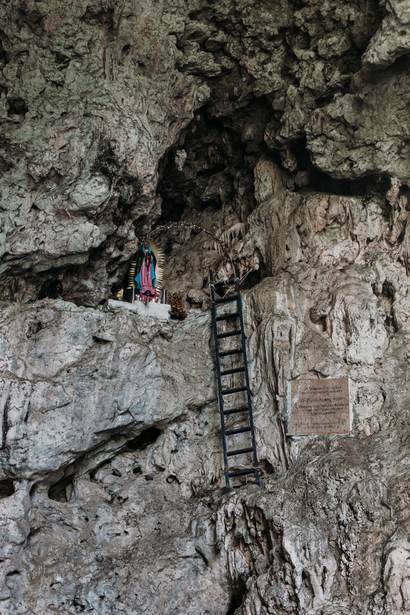 Grotte sacrée dans le canyon du Sumidero