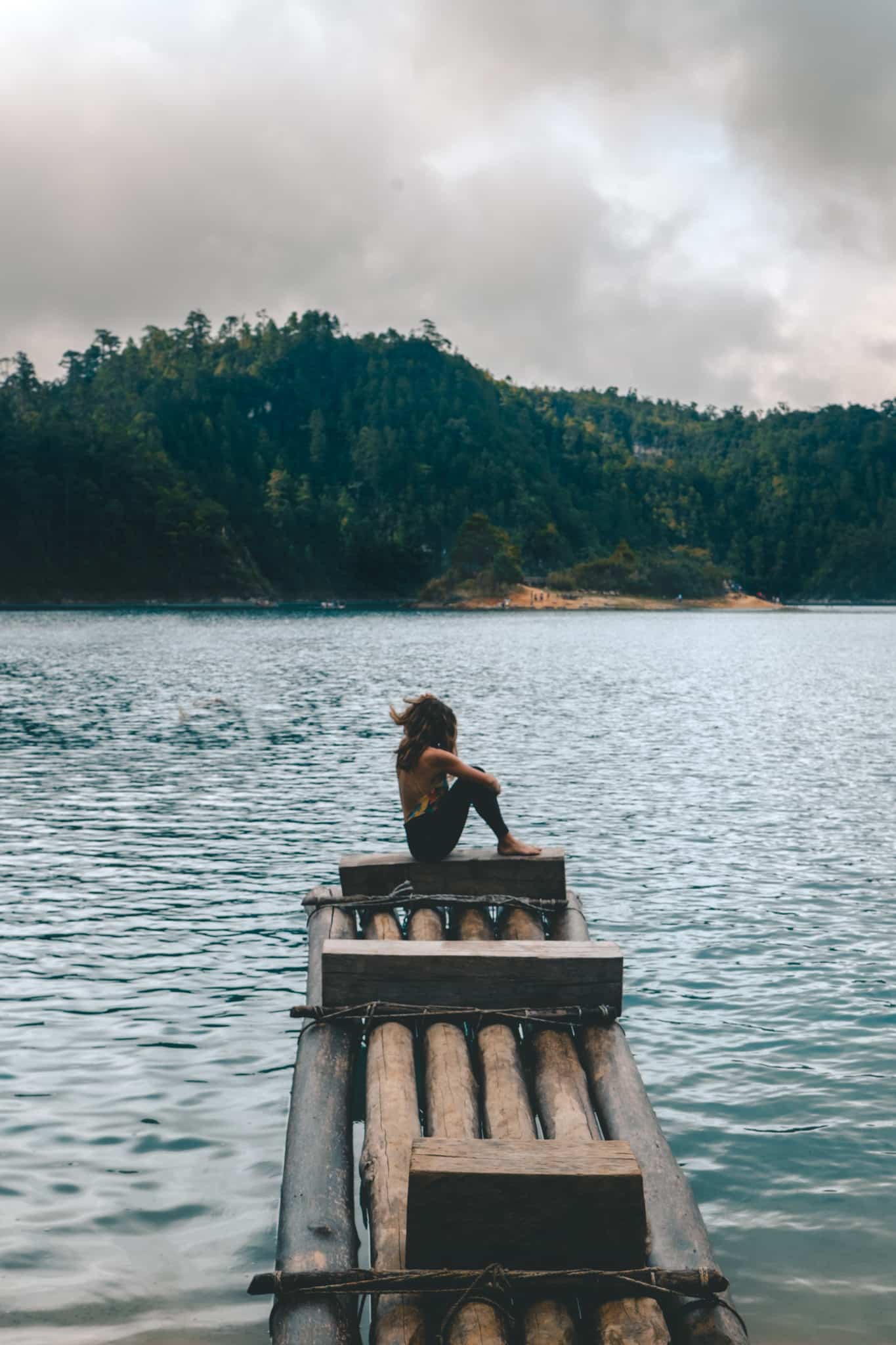 Les rondins des bateaux du Lac Popoj