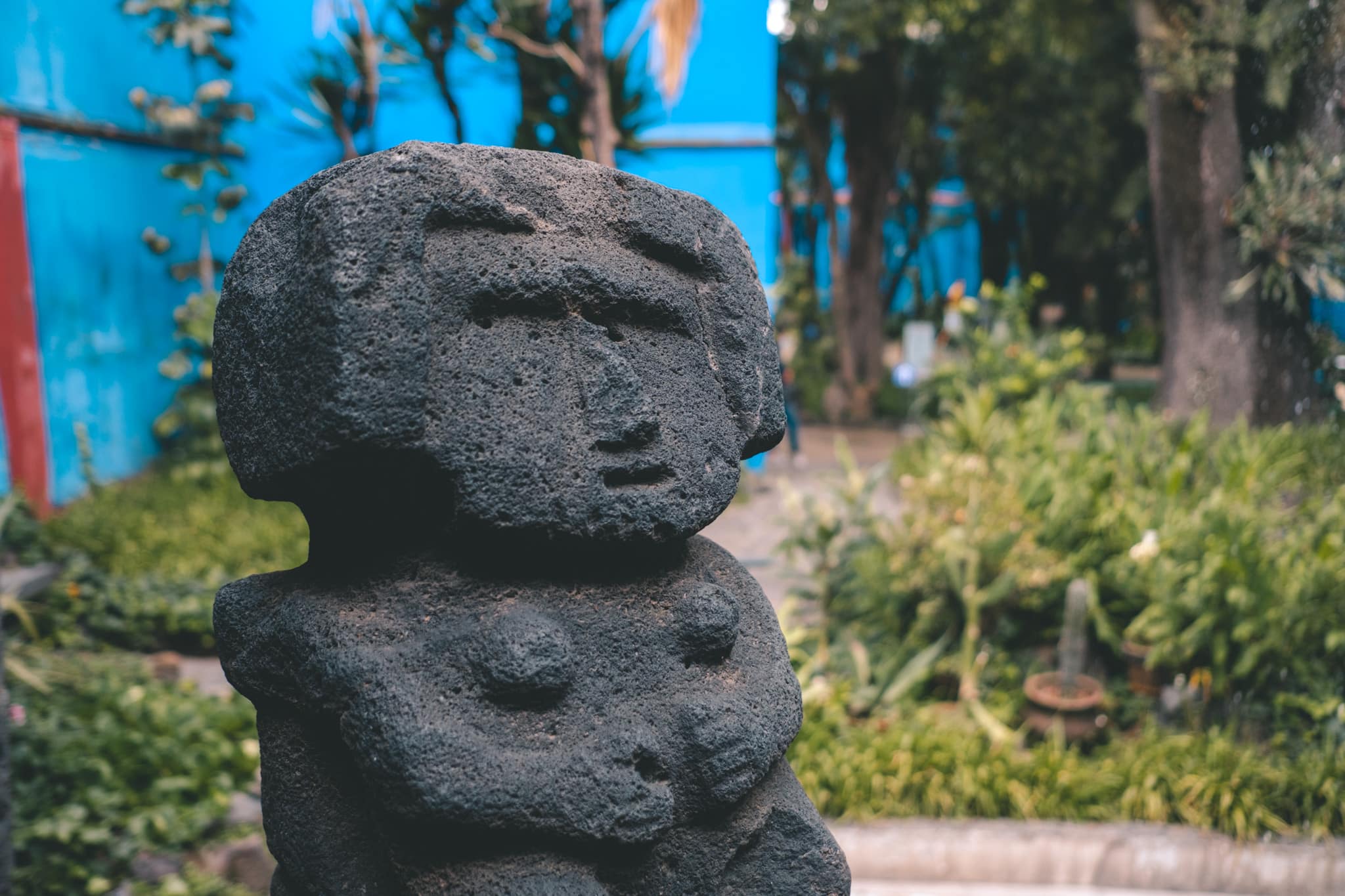 statue jardin casa frida
