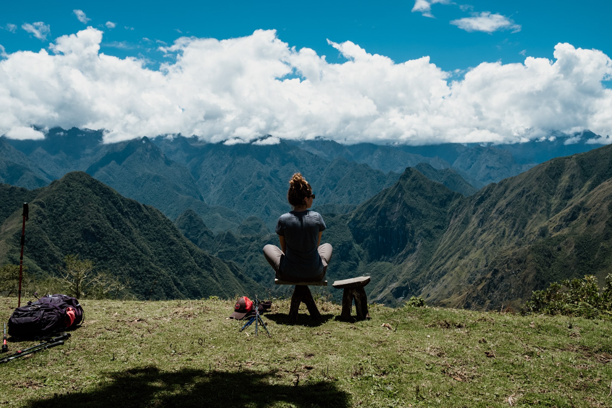 devant le machu picchu