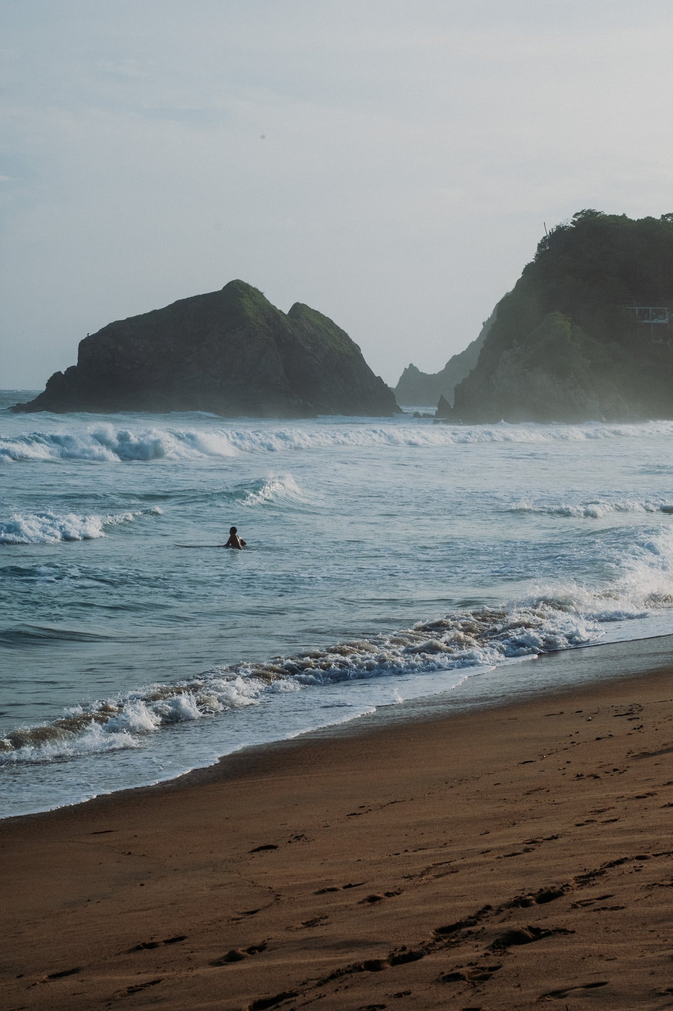 On se baigne tout nu ici