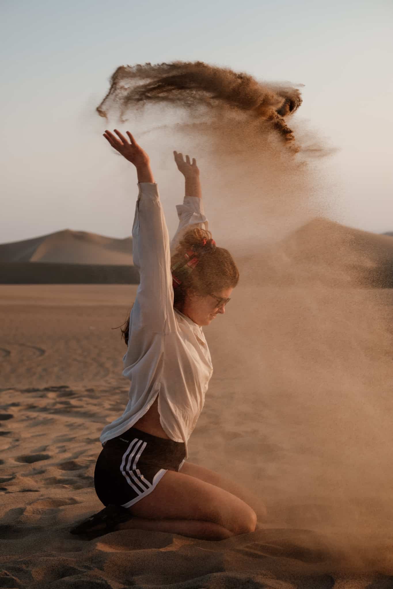 on s'amuse avec le sable si fin