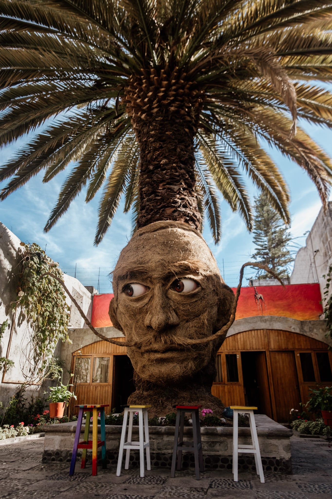 statue dali arequipa