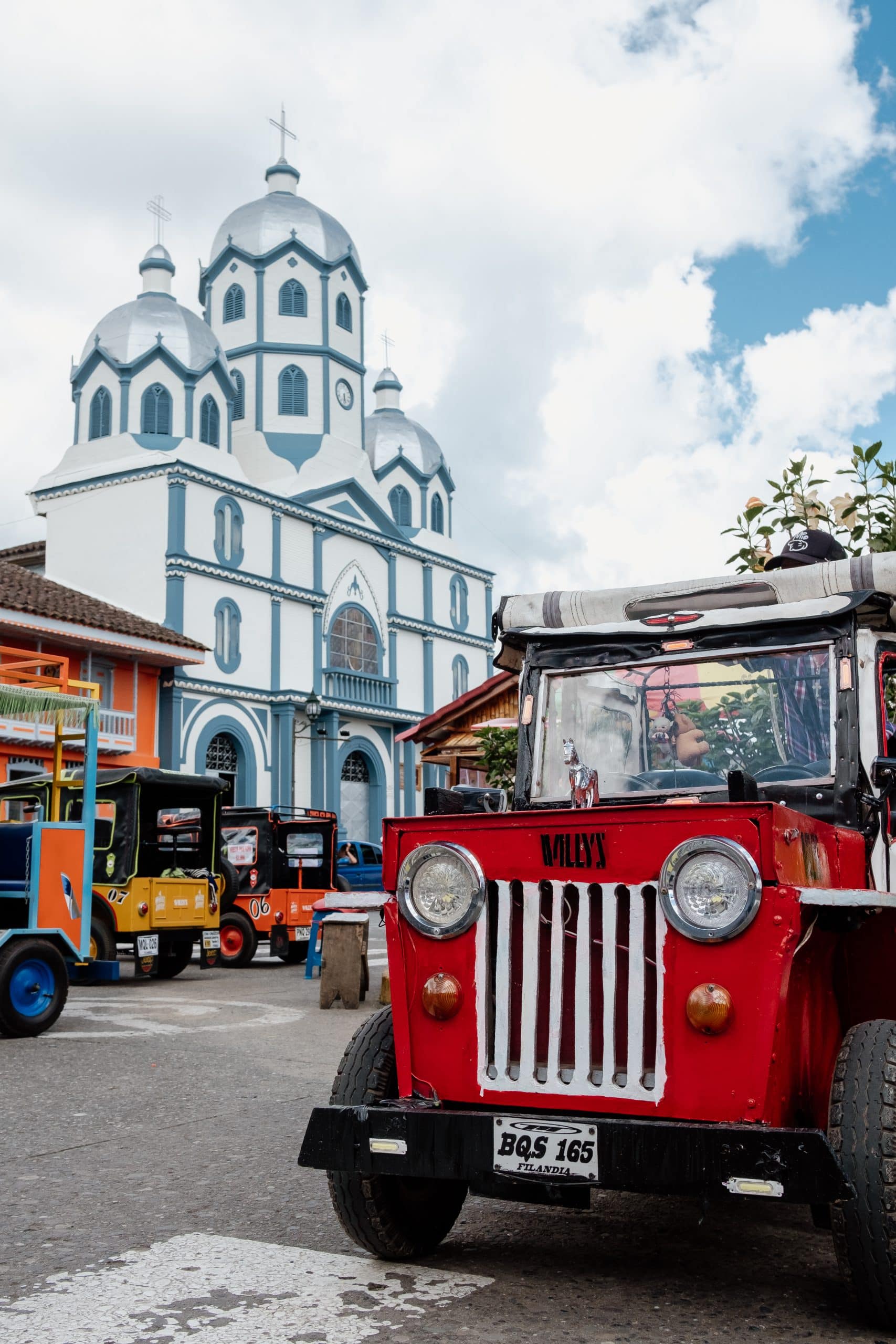 eglise et willys à Filandia
