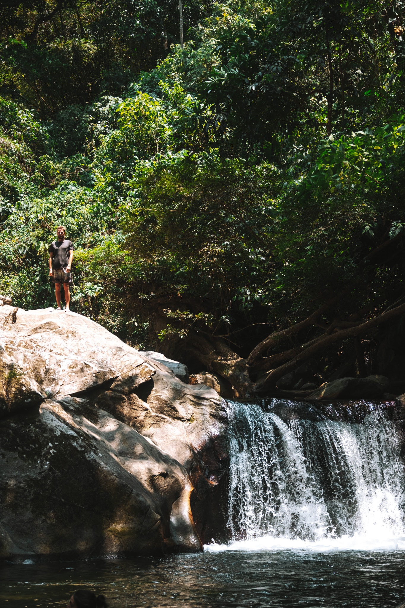 mimi prêt à sauter dans la pozo azules