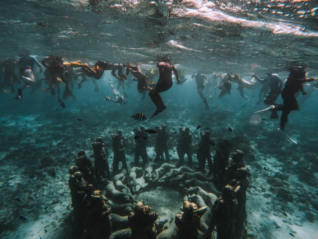 48 statues gili meno bali