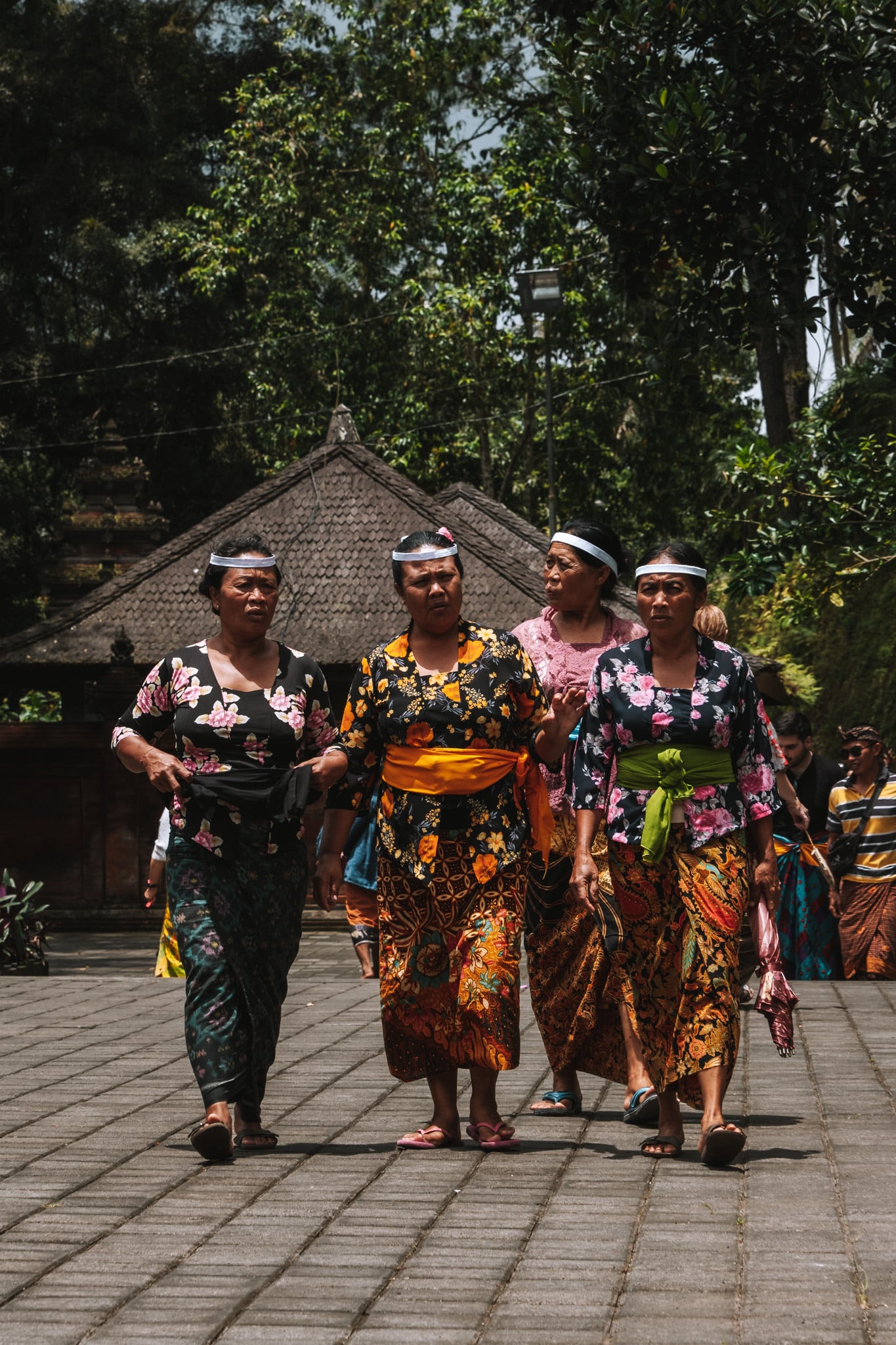 tenues traditionnelles ceremonies bali