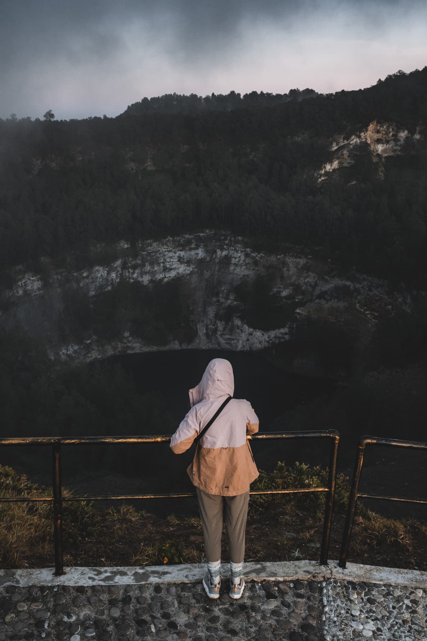 admirer le volcan kelimutu