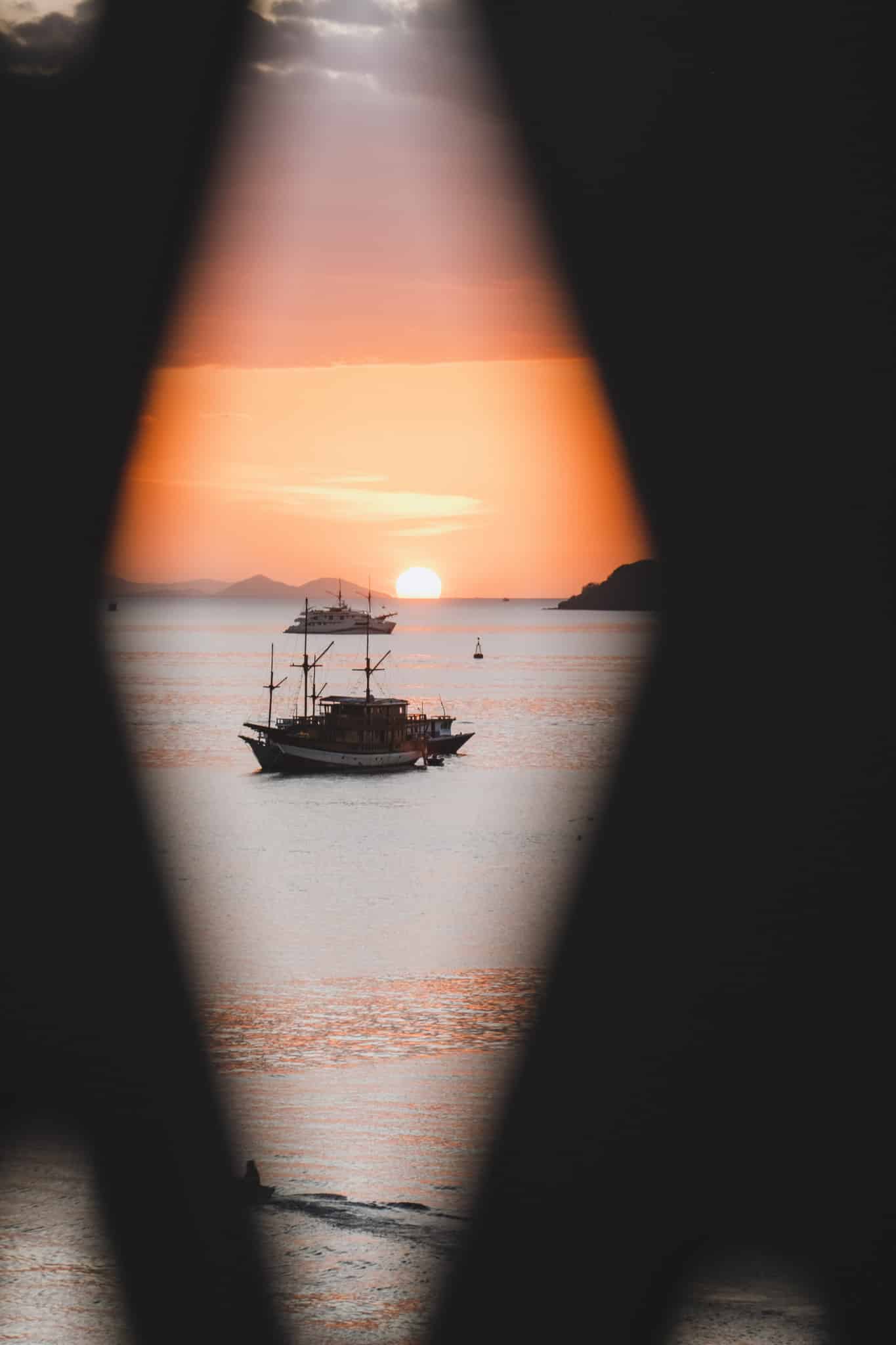 coucher de soleil labuan bajo flores