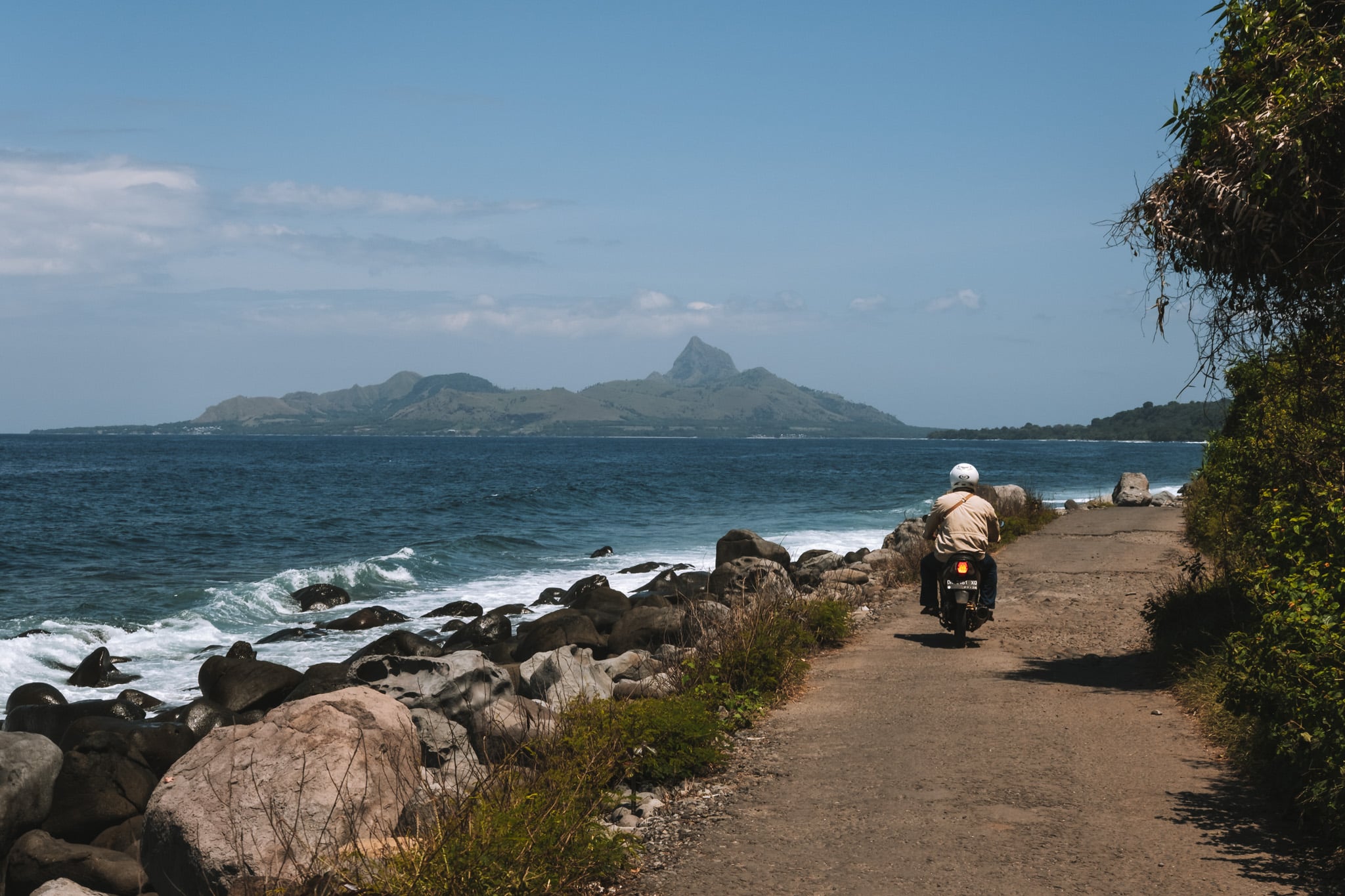 passage le long de la mer pour aller à wae rebo