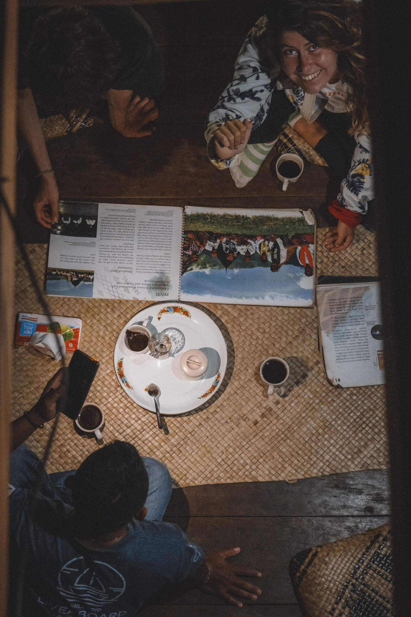 Acces aux étages supérieurs des maisons Manggarai de Wae Rebo