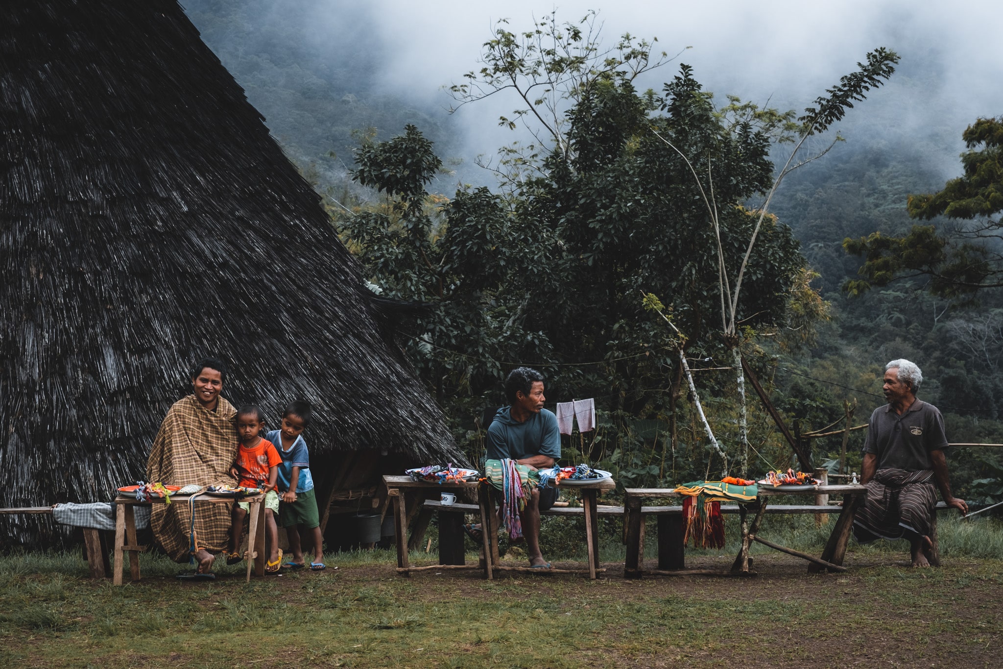 vente d'artisanat au village de Wae Rebo
