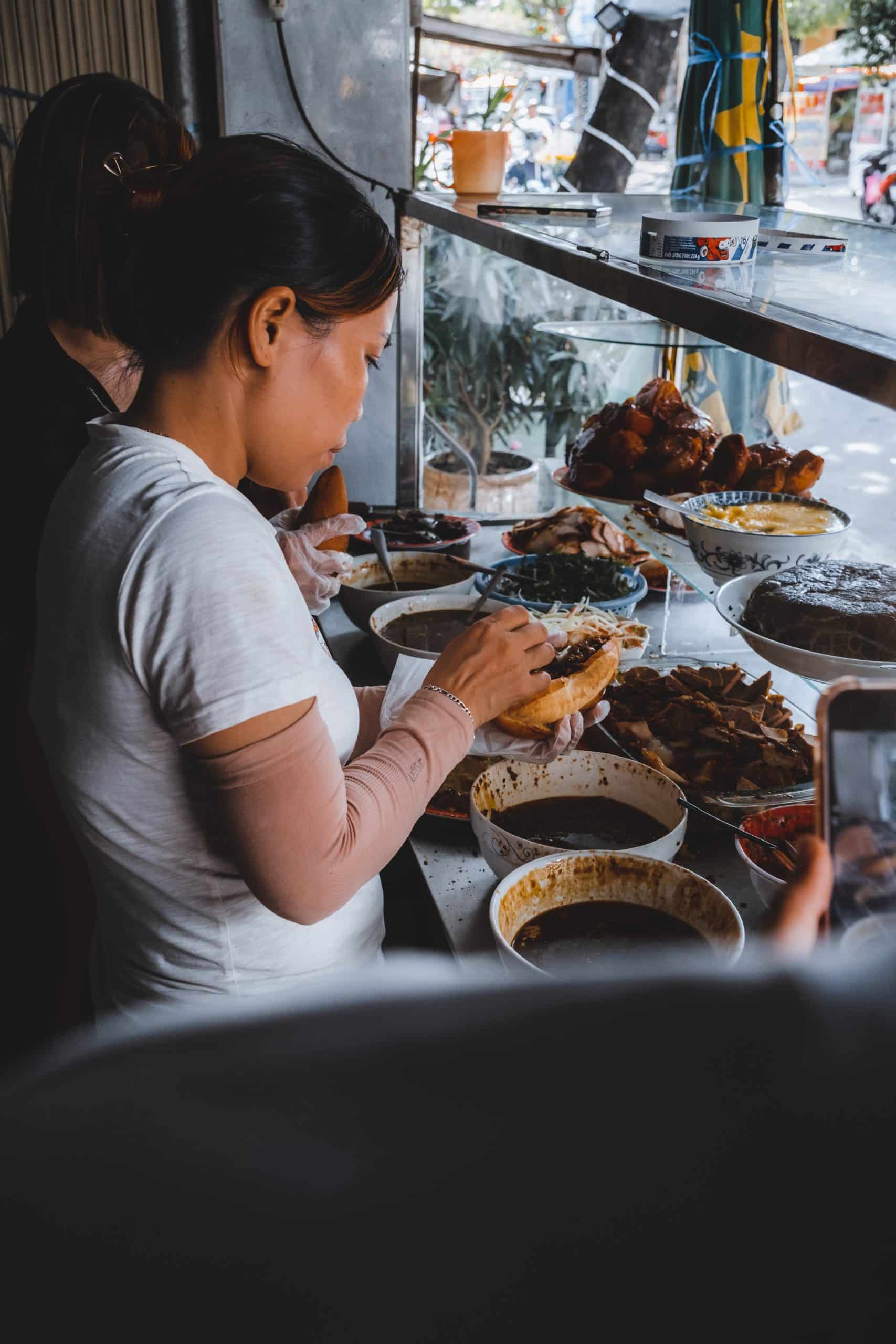banh mi hoi an vietnam