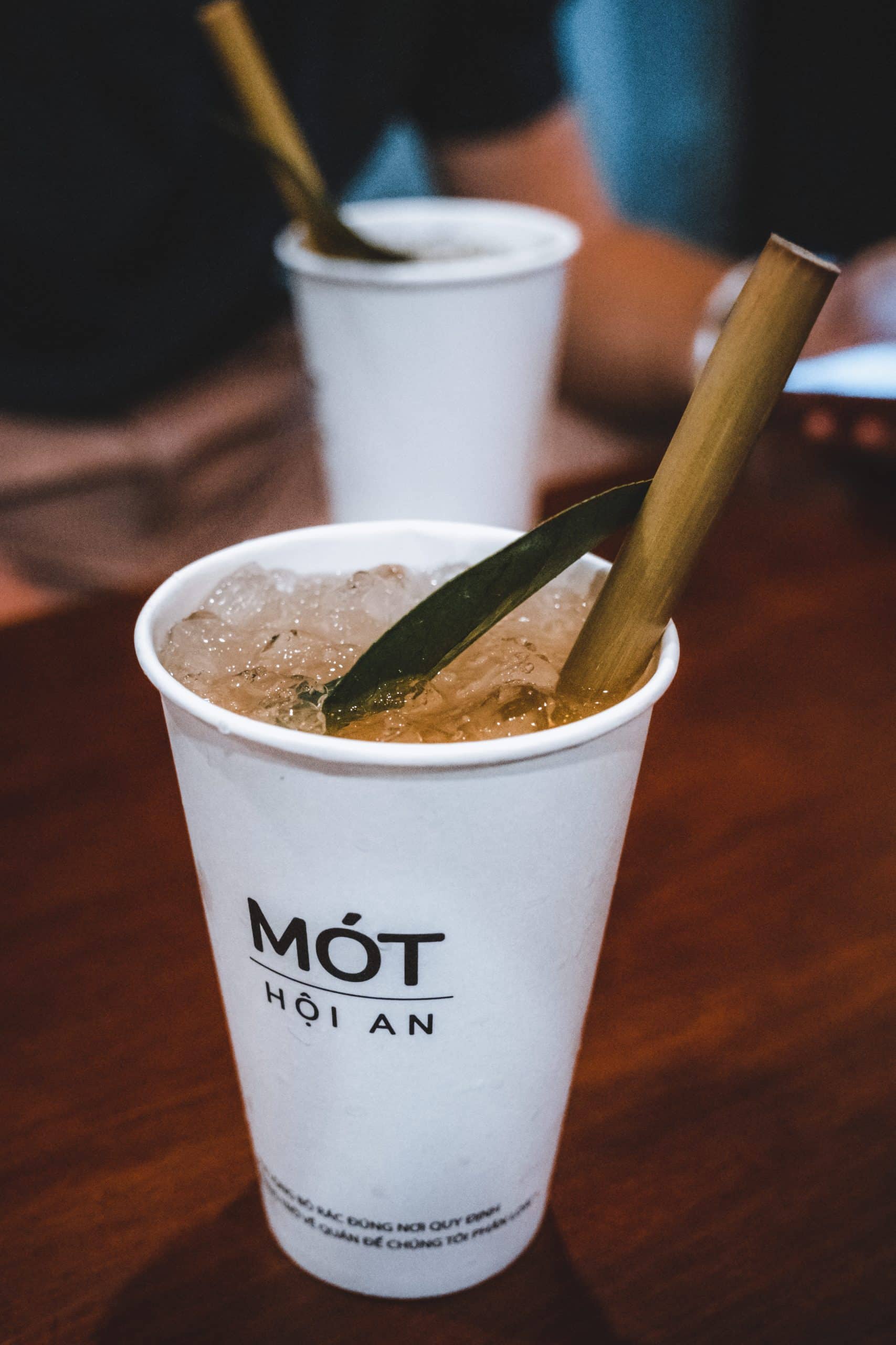 mot et sa boisson au lotus