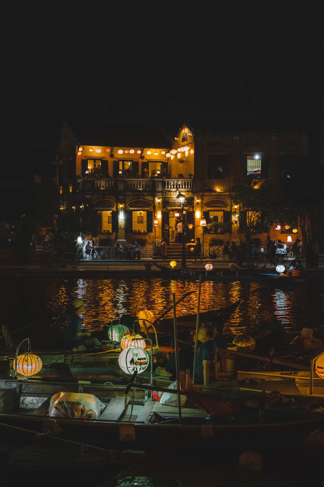 nuit lanterne balade en barque