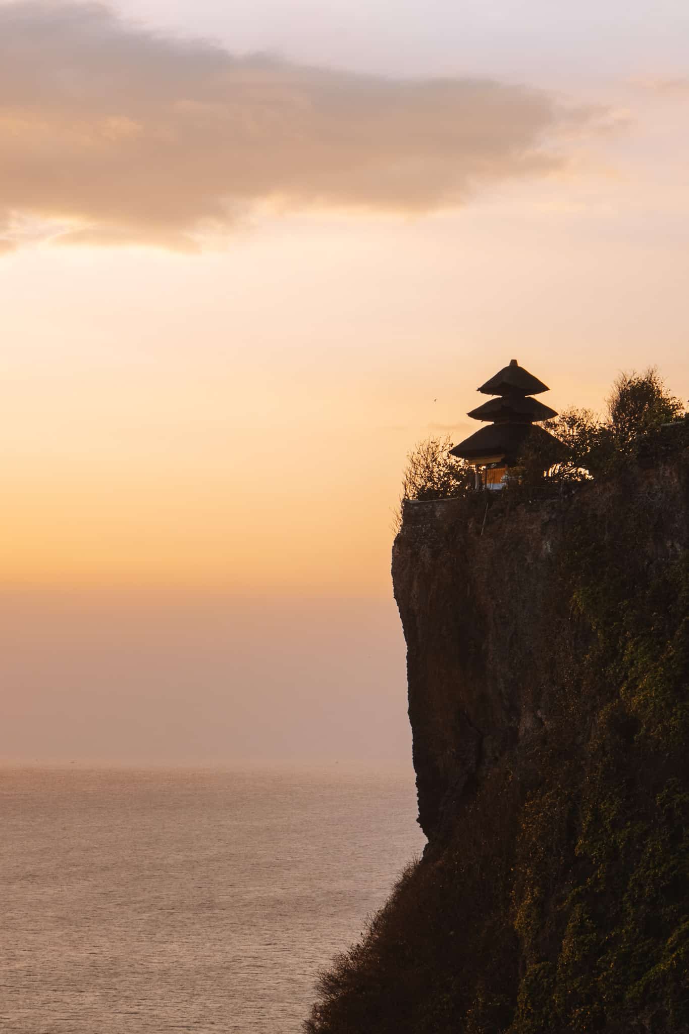 coucher de soleil pura uluwatu bali