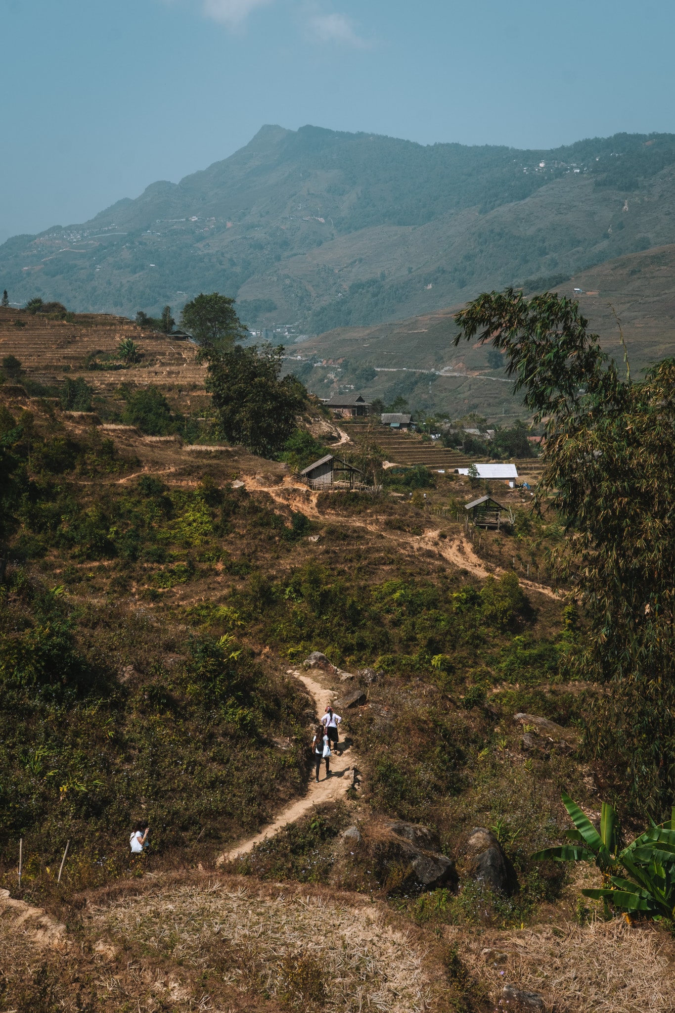 petit bonhommes sur chemin de trek