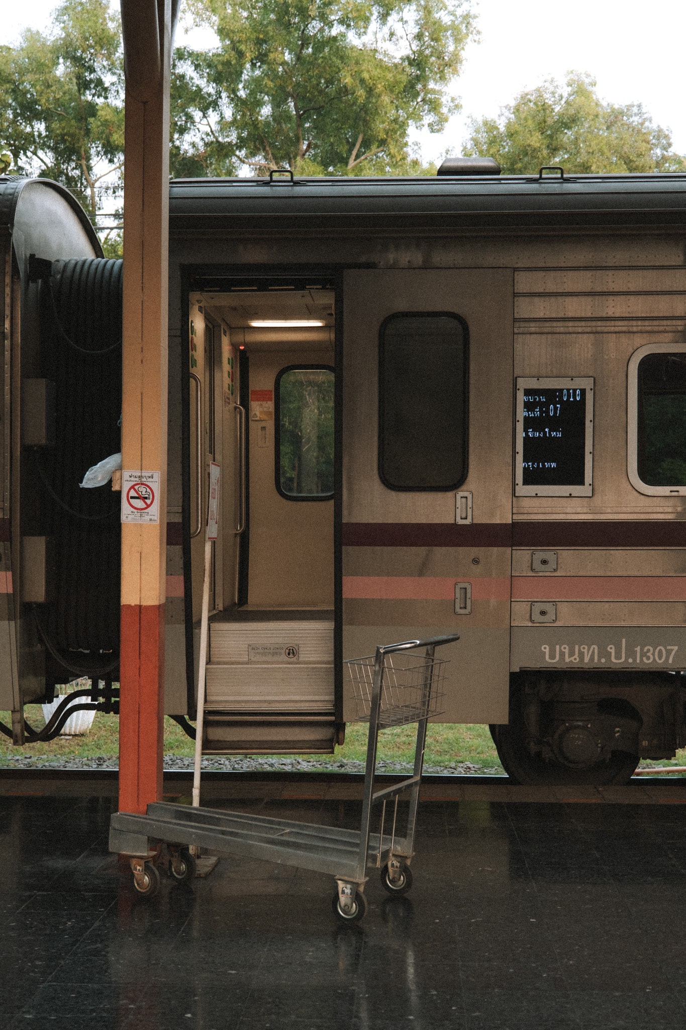 train chiang mai bangkok