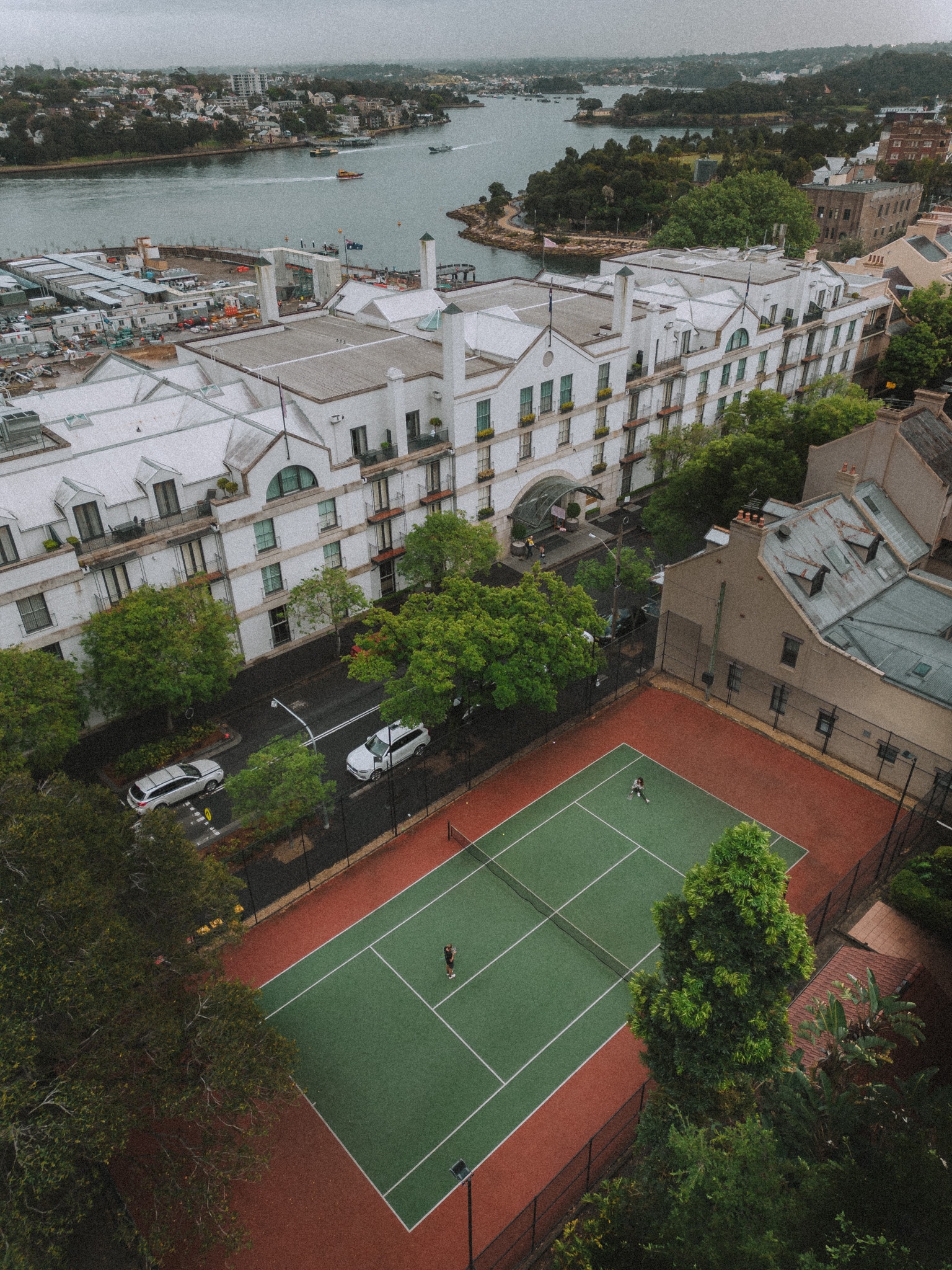 terrain de tennis sur la baie langham