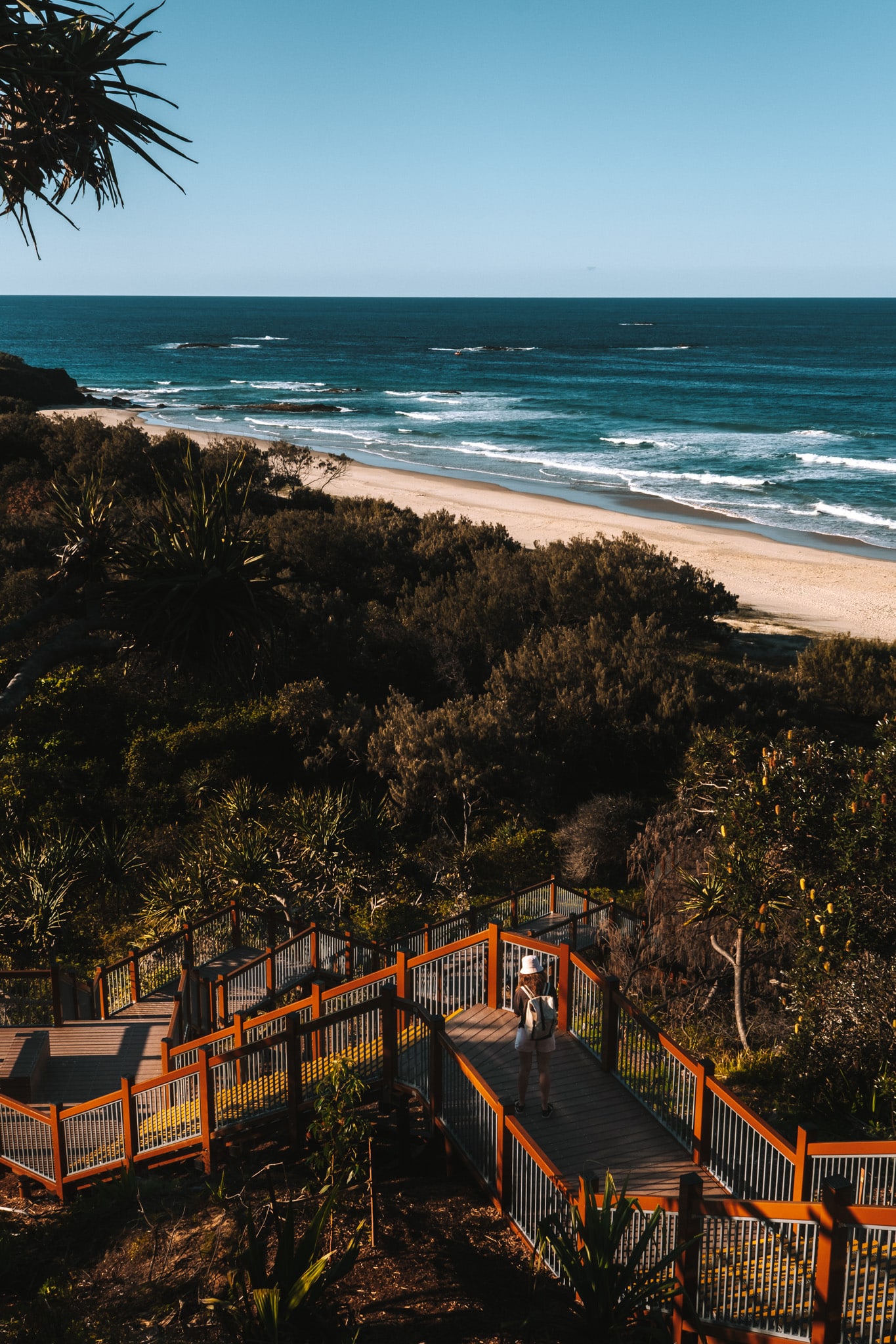 escalier pour descendre a deadman beach : facile