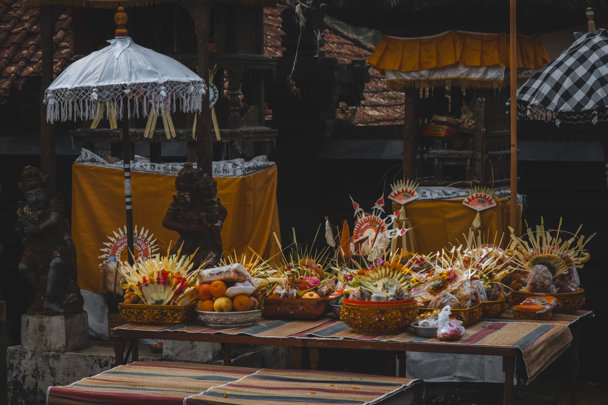 voir des offrandes pendant un voyage a bali