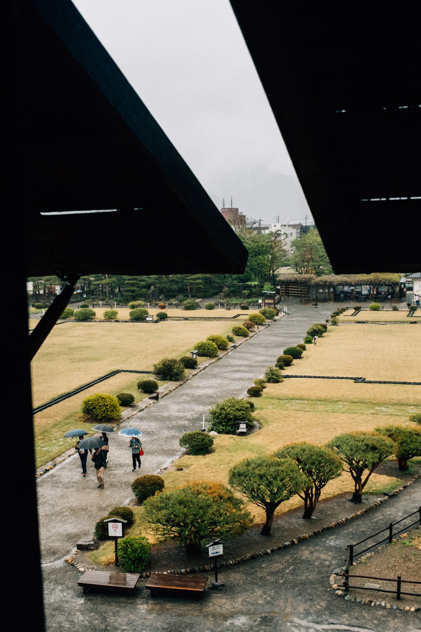 vue depuis la fenetre du chateau de matsumoto au japon