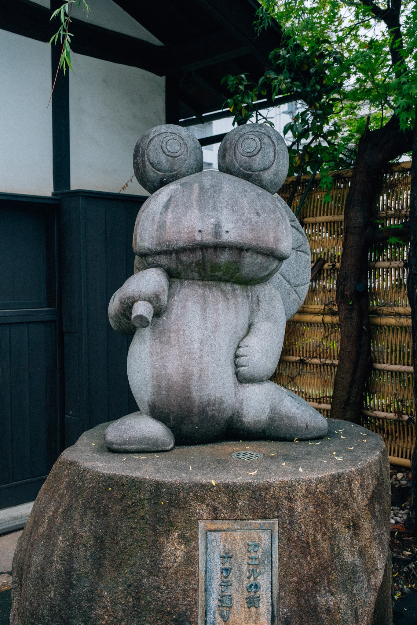 grenouille à Nawate Street à matsumoto au Japon