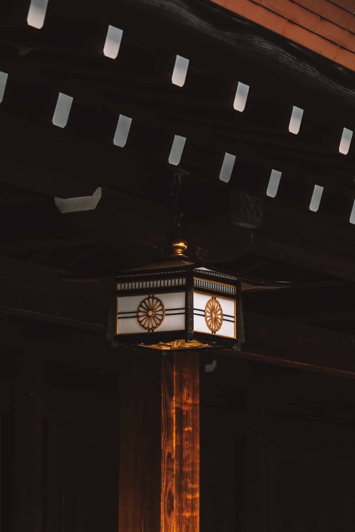 détails de lanterne au Meiji Jingu Temple