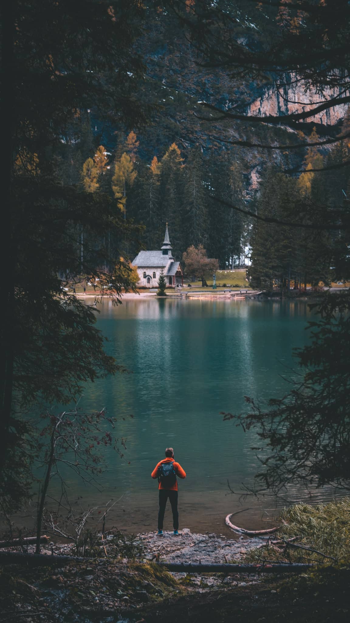 lac de braies : le plus célèbres des lacs dans les dolomites