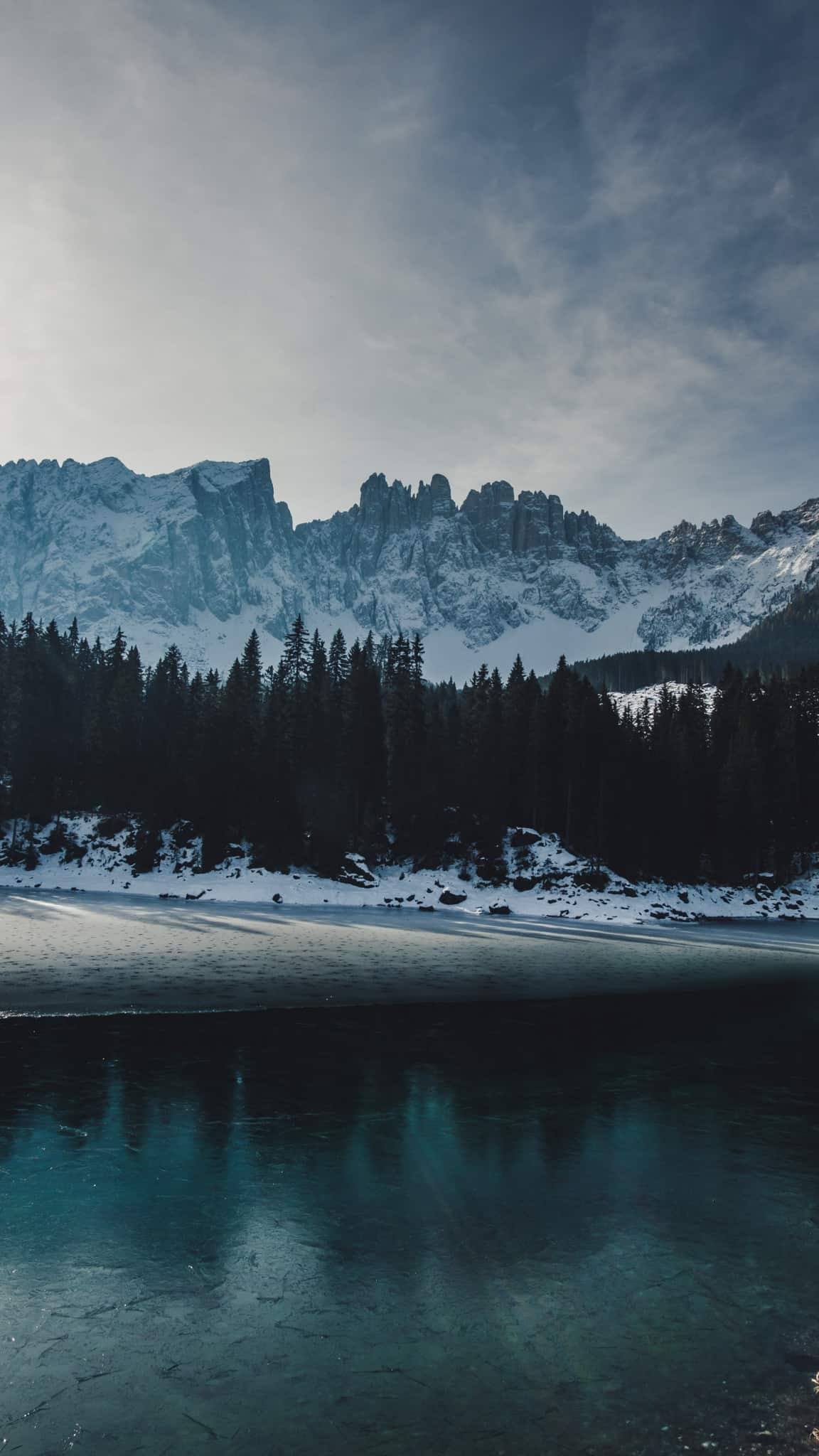 lac de carezza dans les dolomites