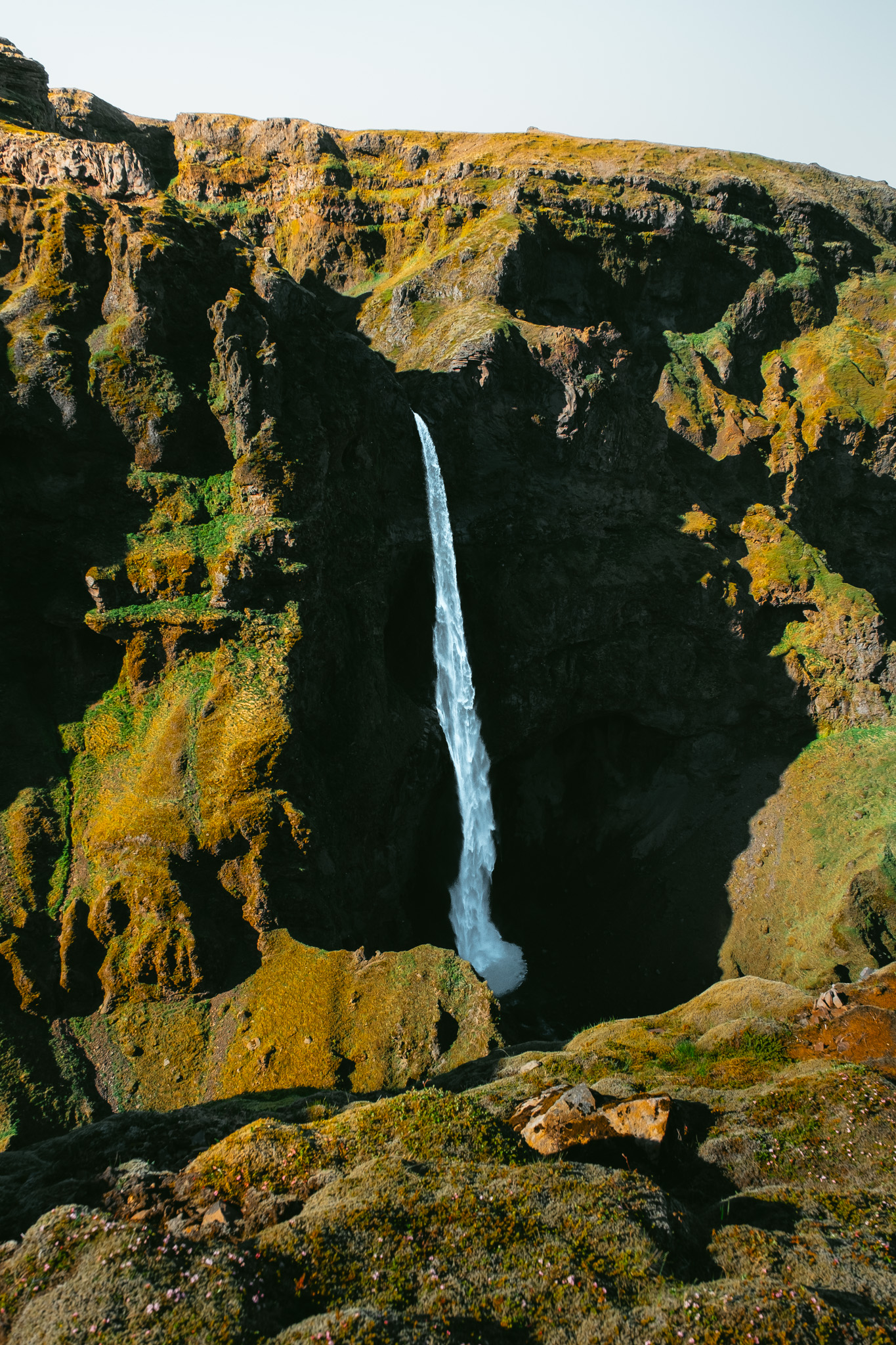 cascade dans le canyon