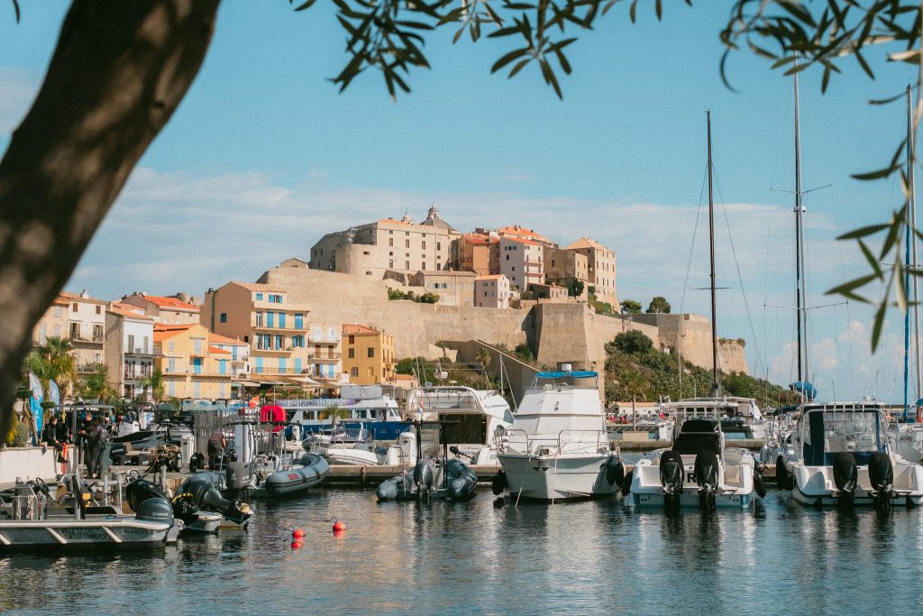 citadelle de calvi depuis le port