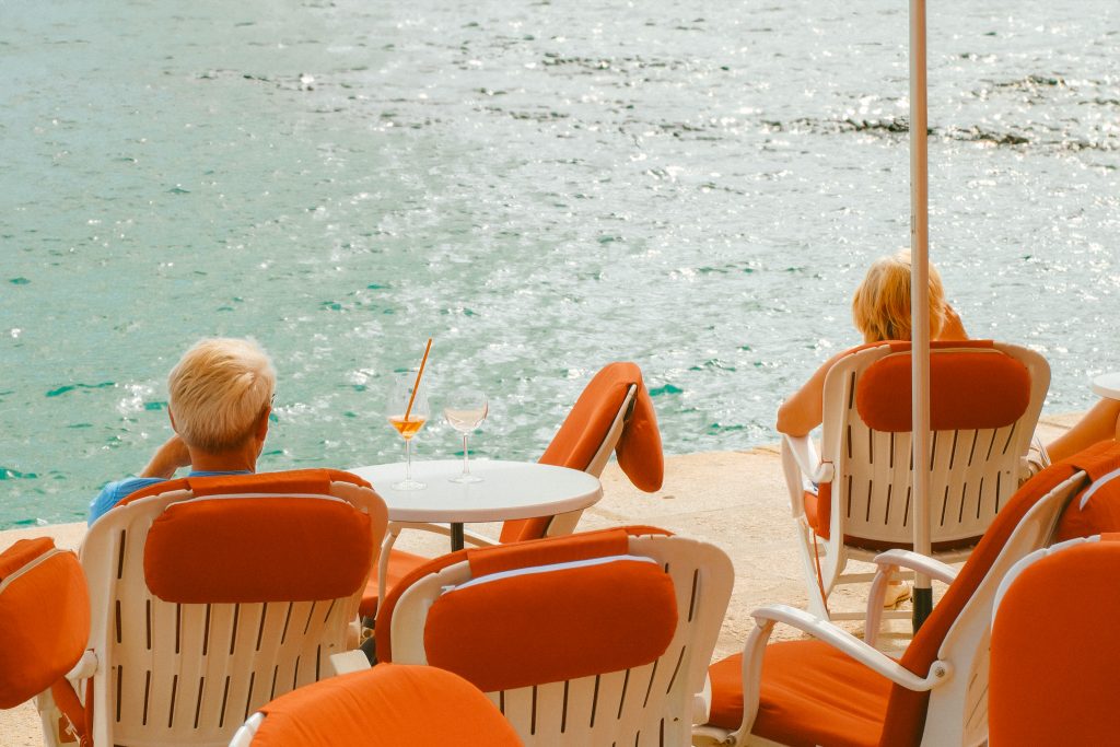 farniente sur les terrasses du port de Calvi en Balagne, Corse