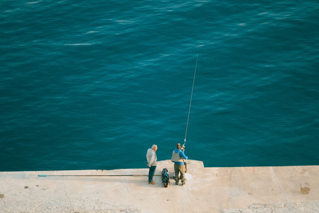 pêcheurs sur le port de Calvi en corse