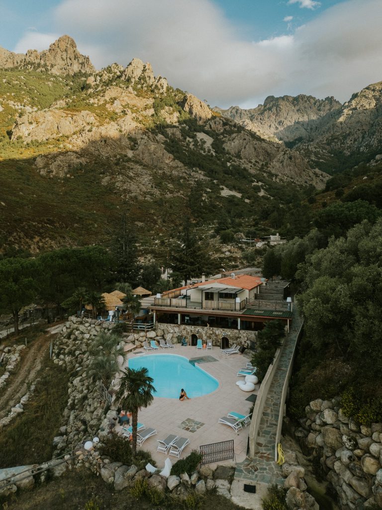 vue en drone du domaine a flatta dans les hauteurs de Calvi en Balagne, Corse