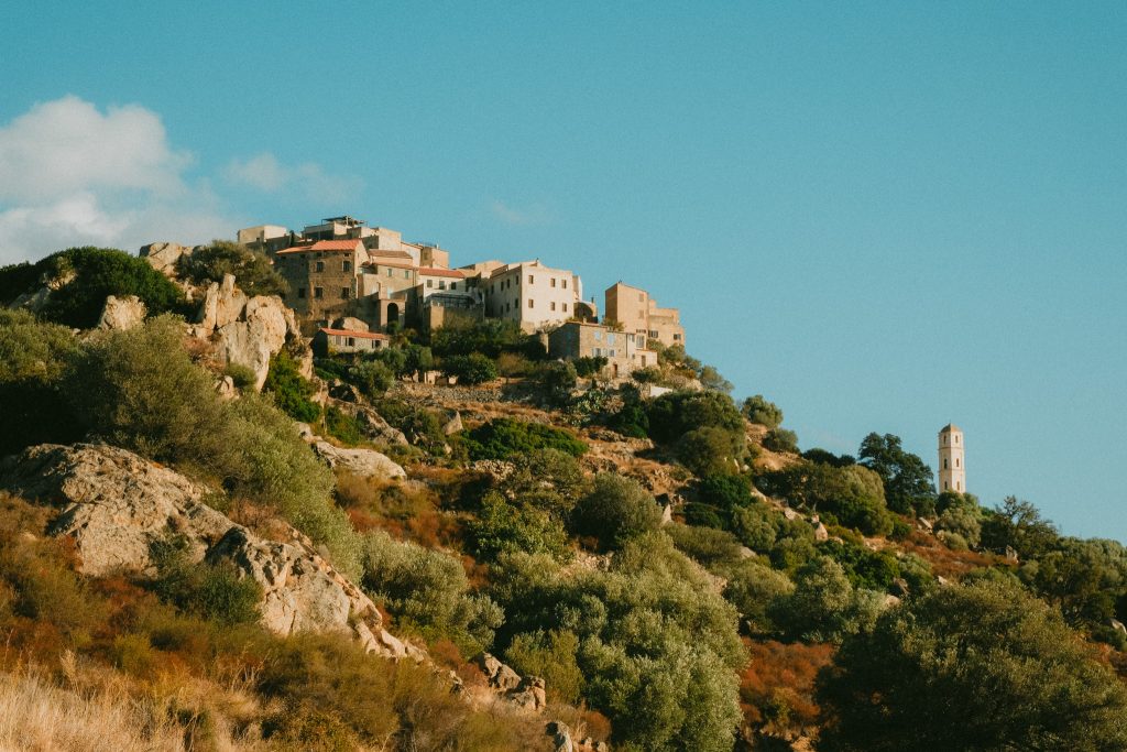 Belle journée au village de San Antoninu, Balagne, Corse