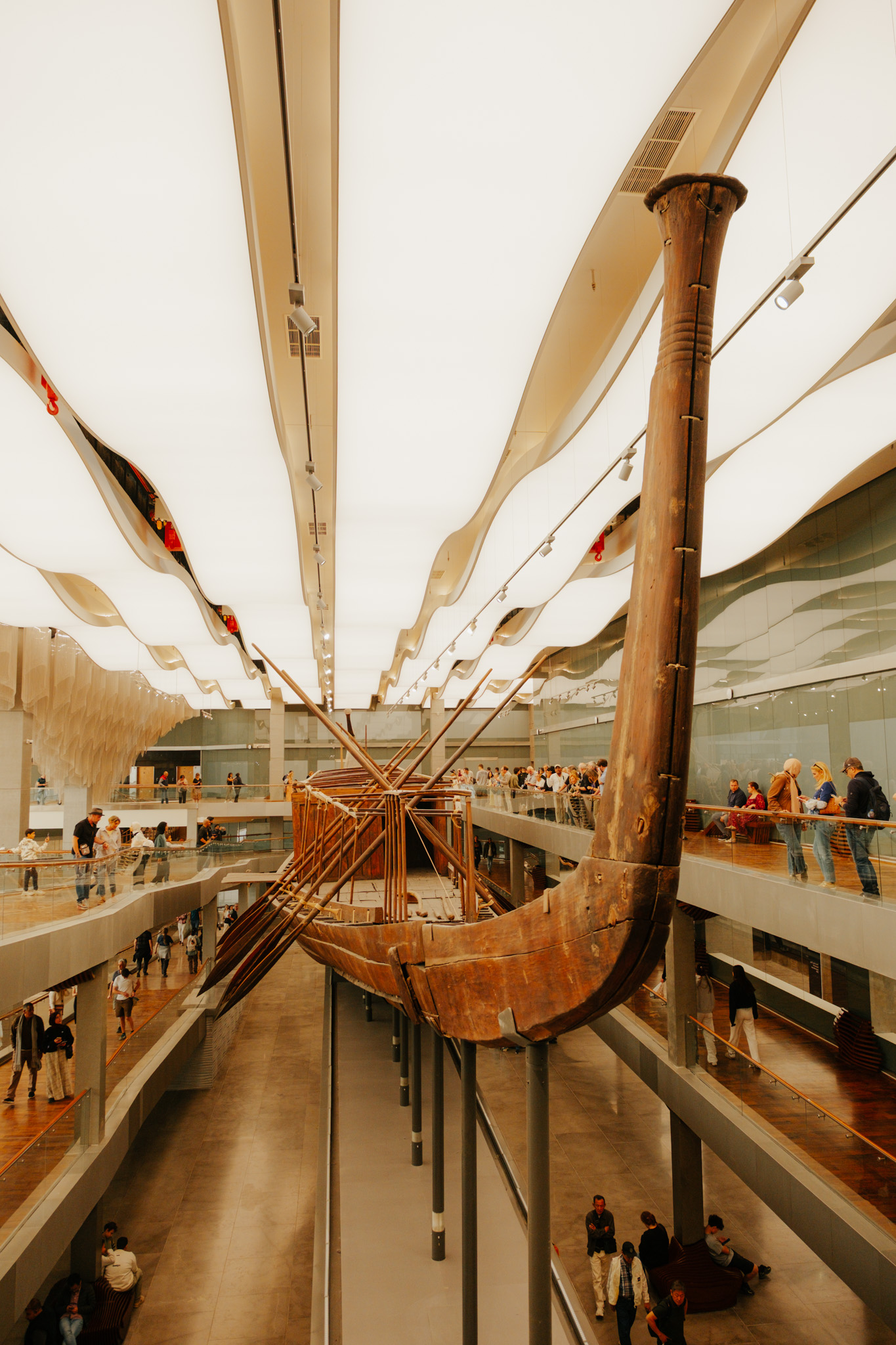 le bateau phénicien du grand musée egyptien